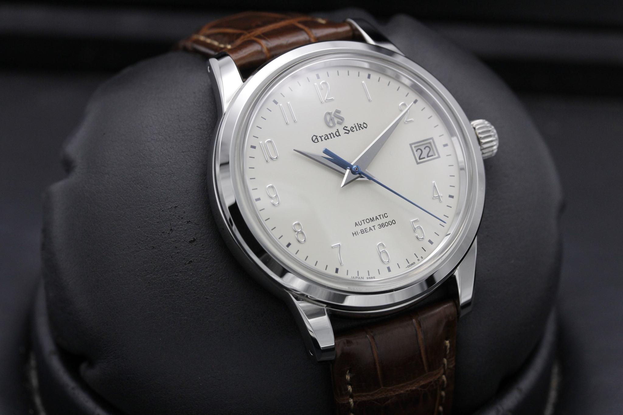Watch Image 10