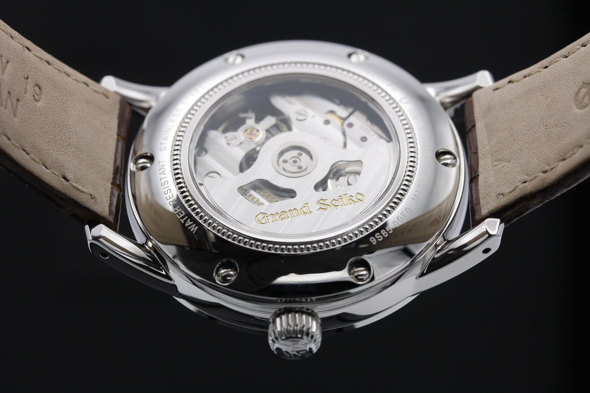 Watch Image 7