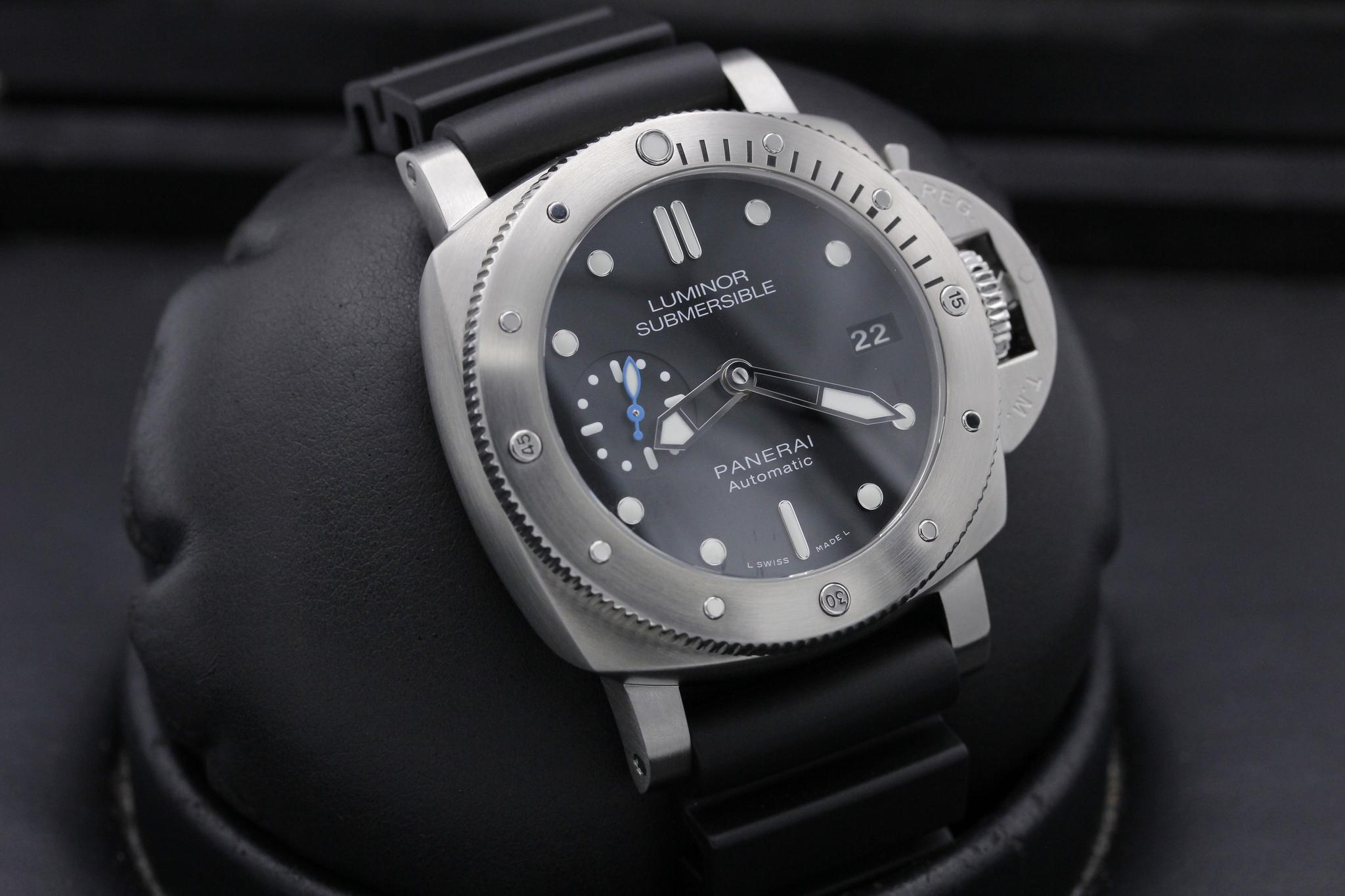 Watch Image 10