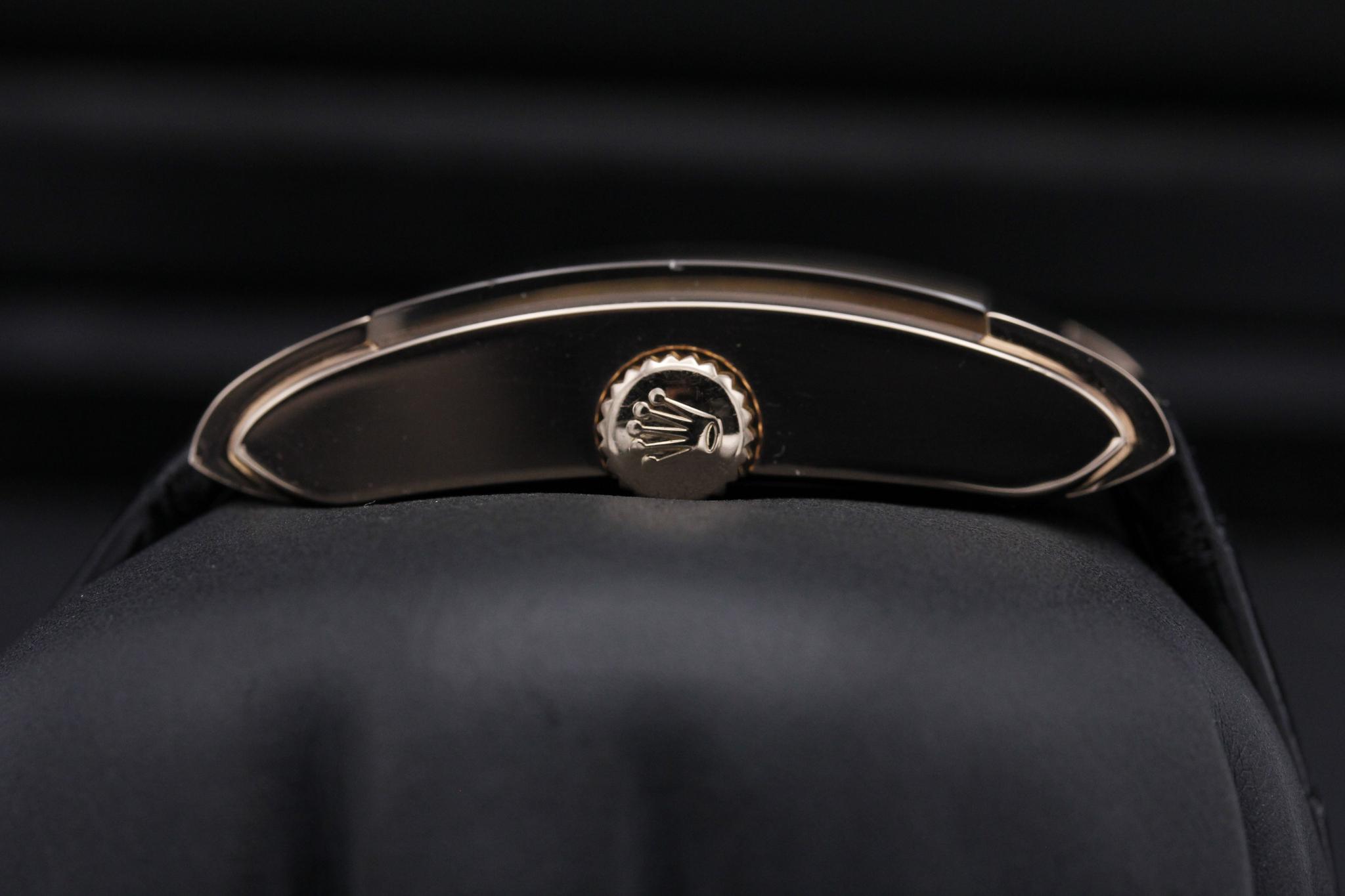 Watch Image 3