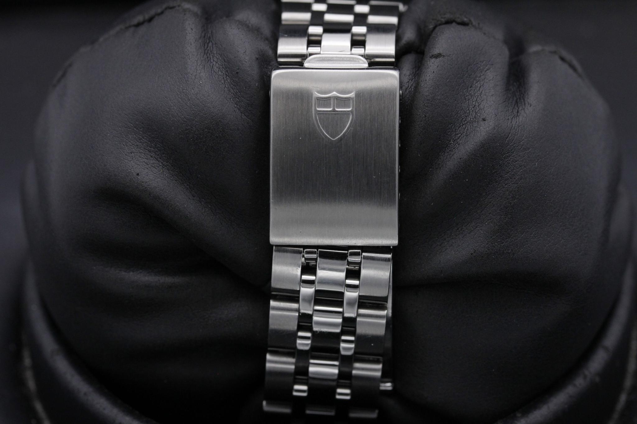 Watch Image 9