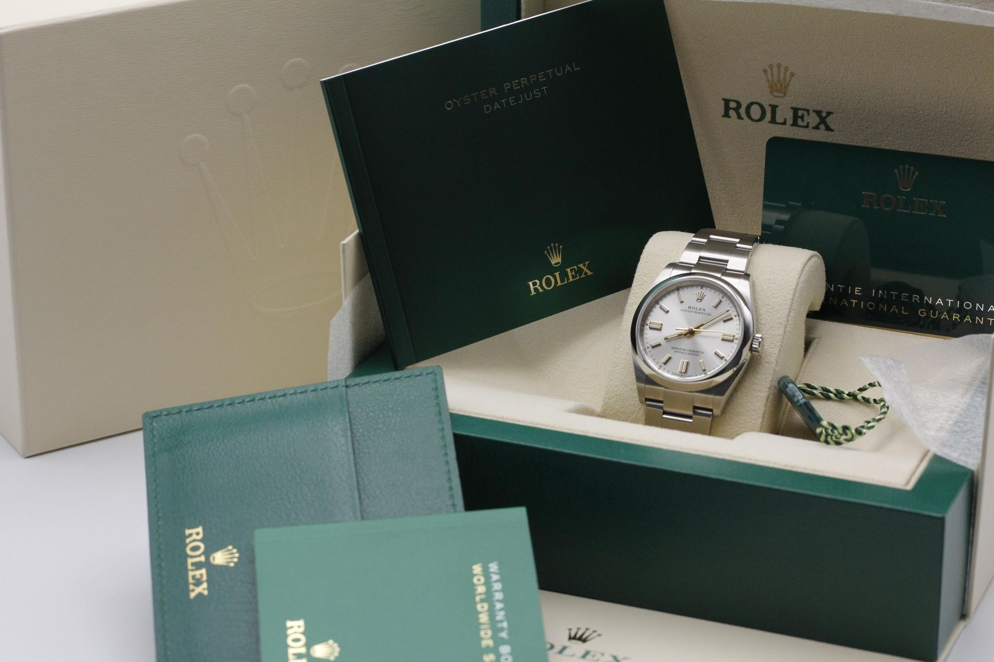 Watch Image 11