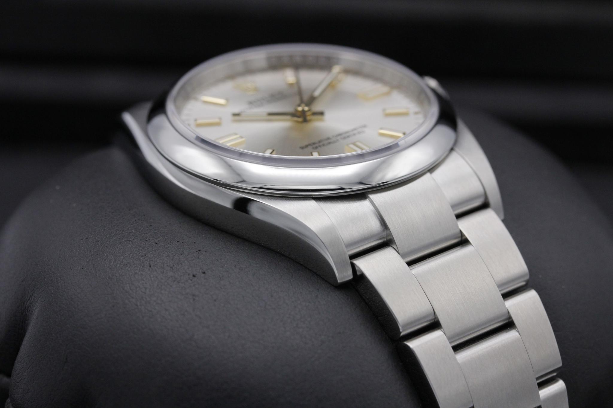 Watch Image 6