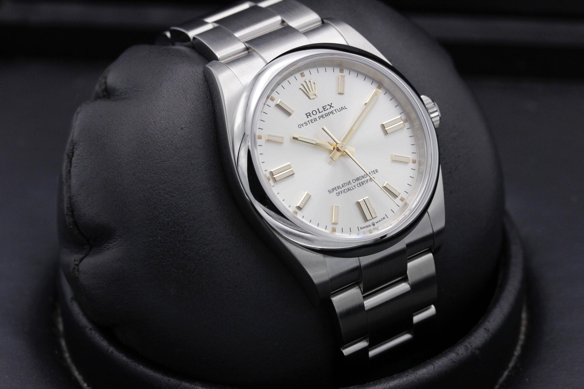 Watch Image 10