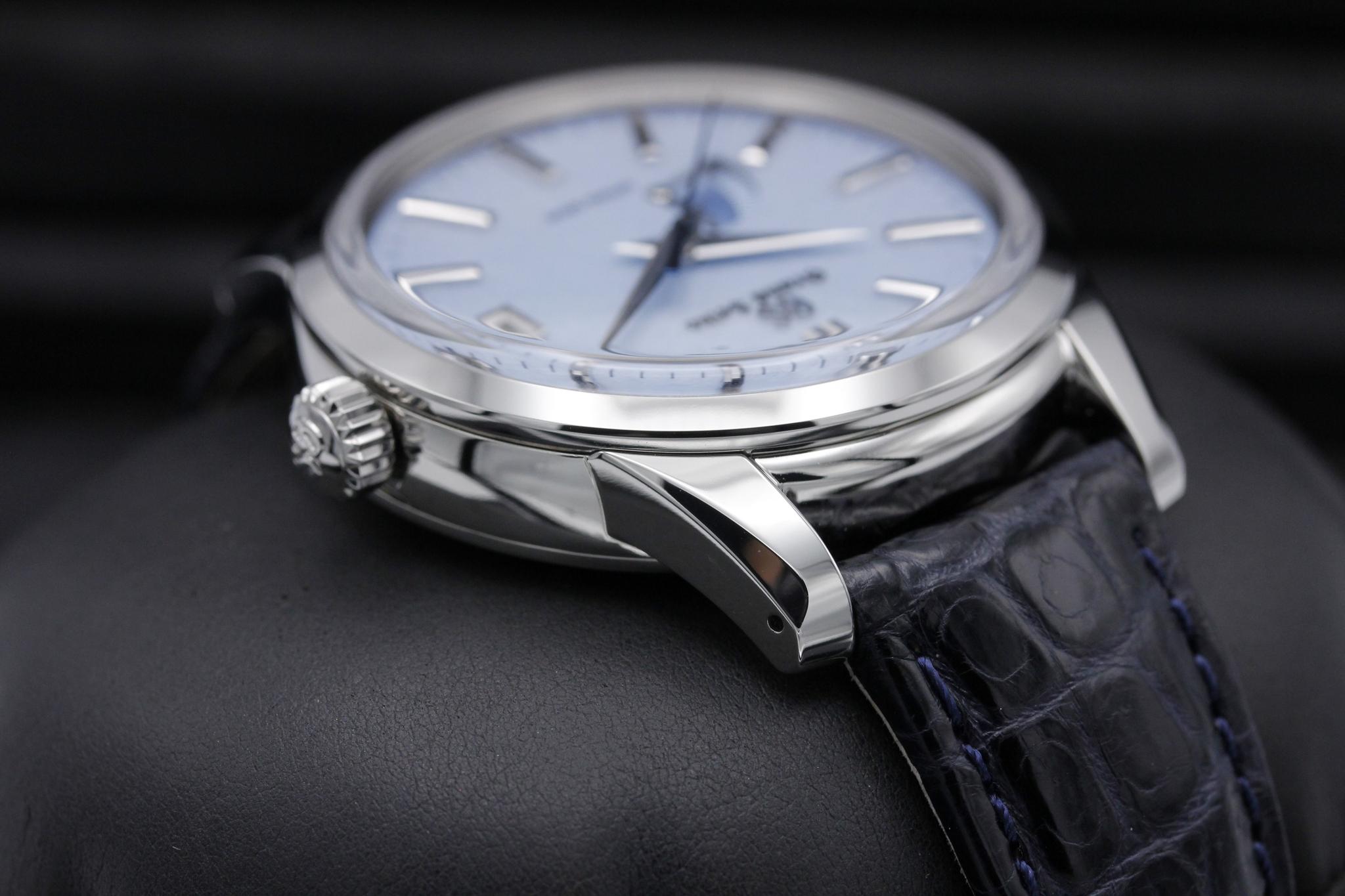 Watch Image 4