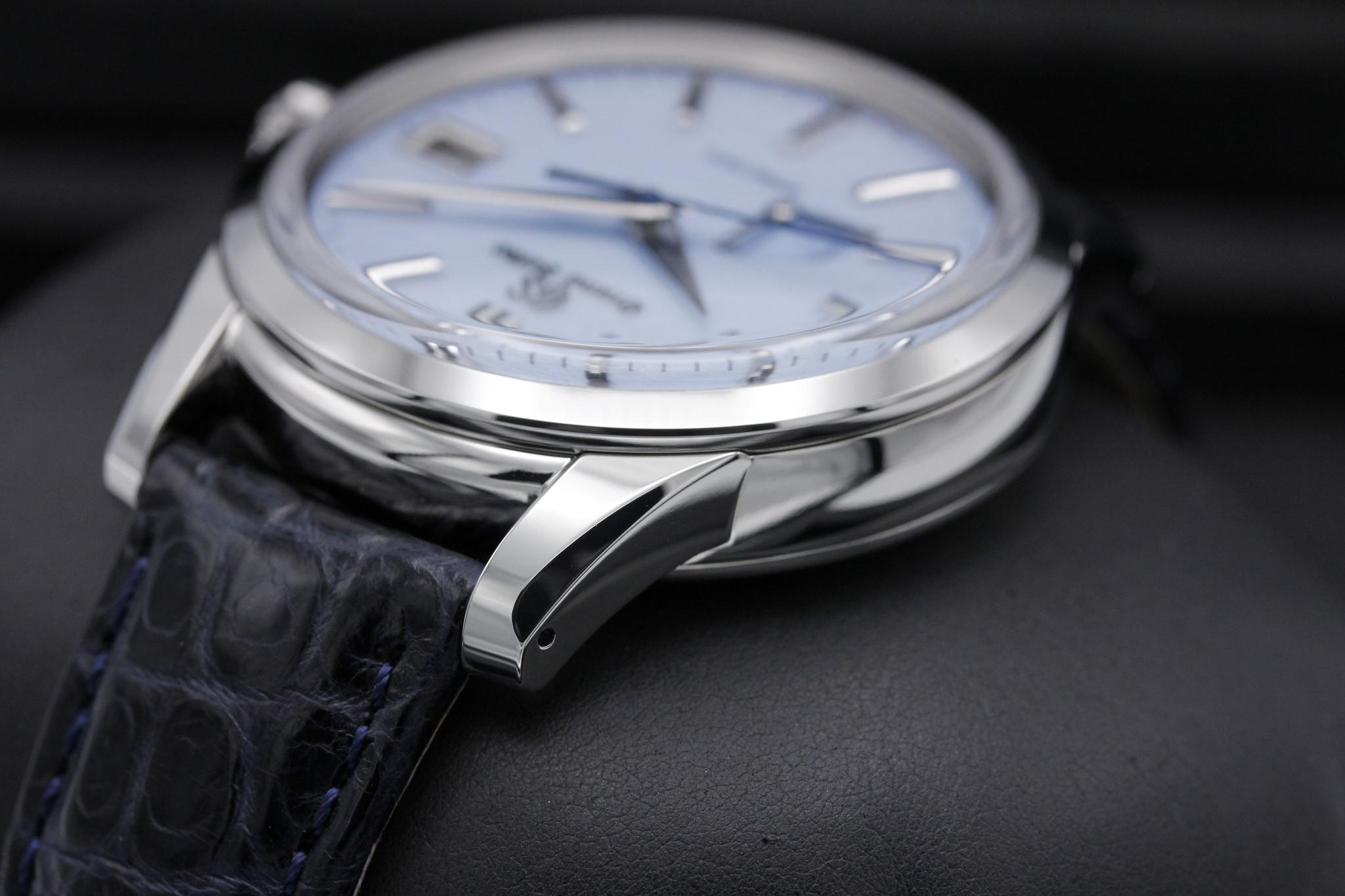 Watch Image 5
