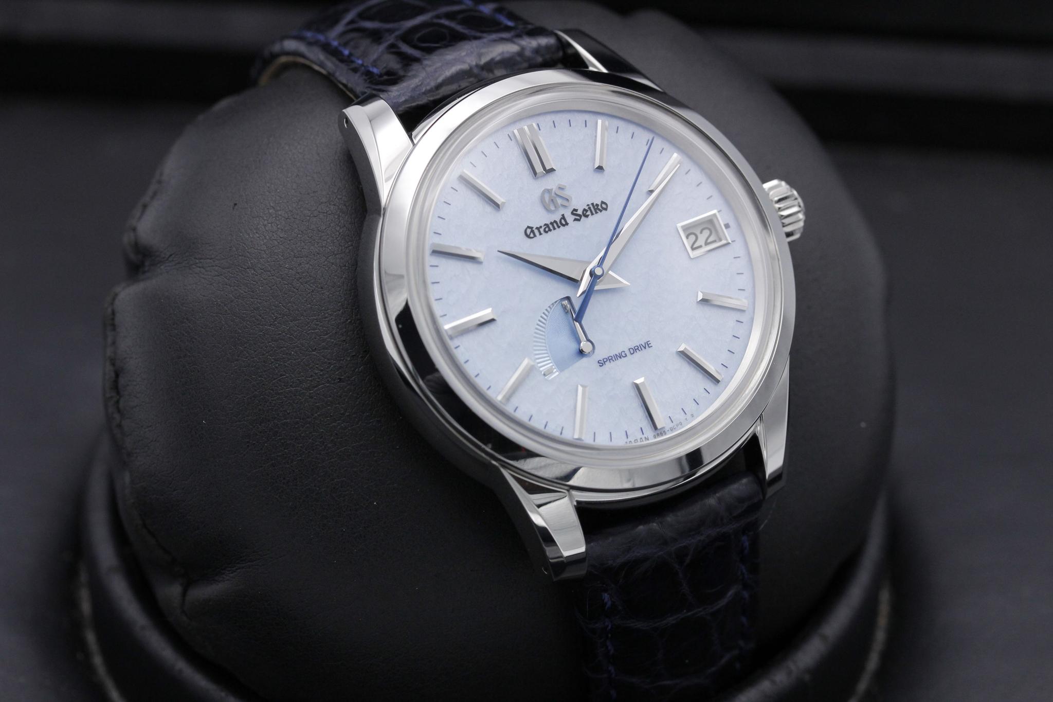 Watch Image 10