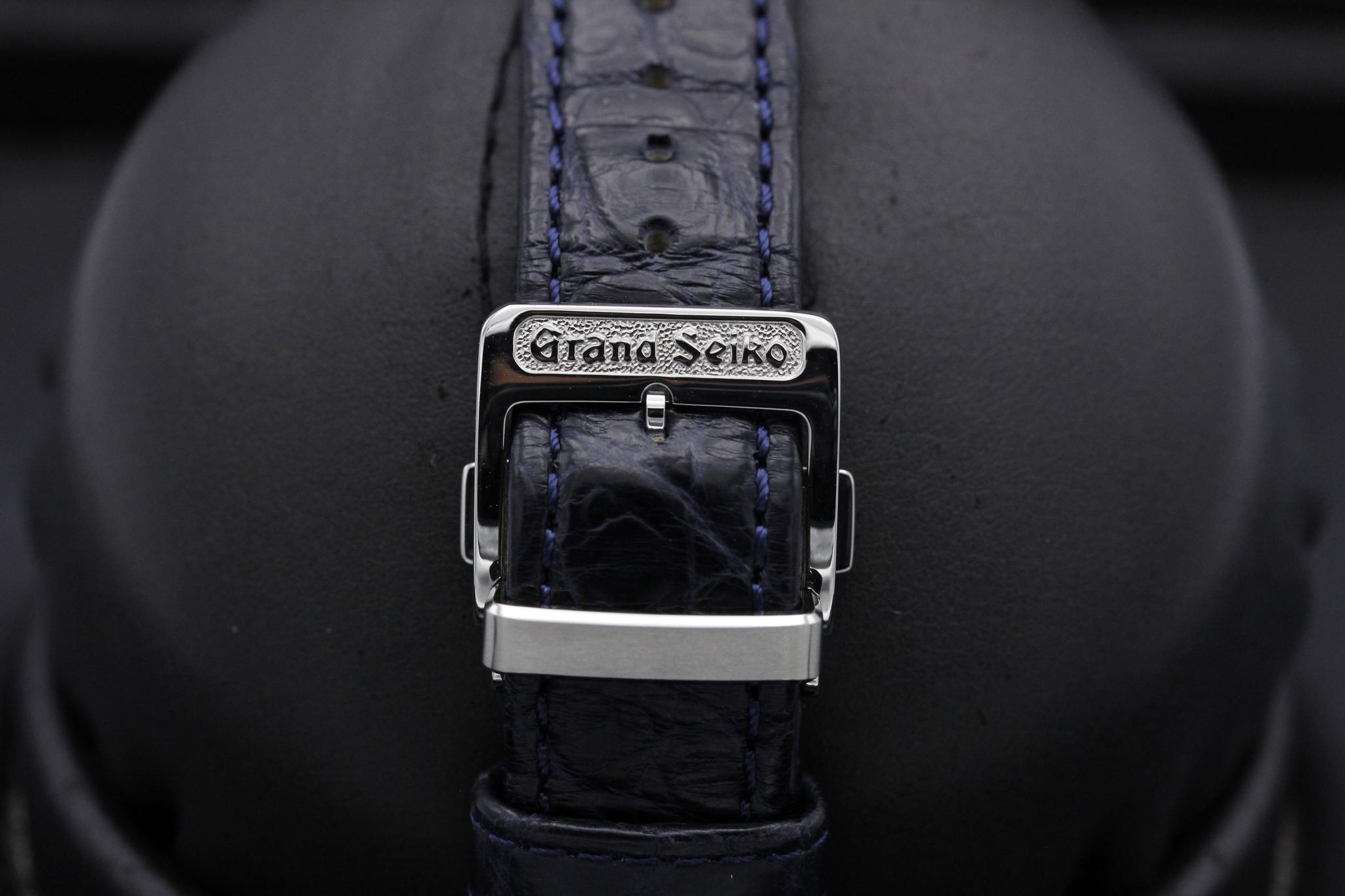 Watch Image 8