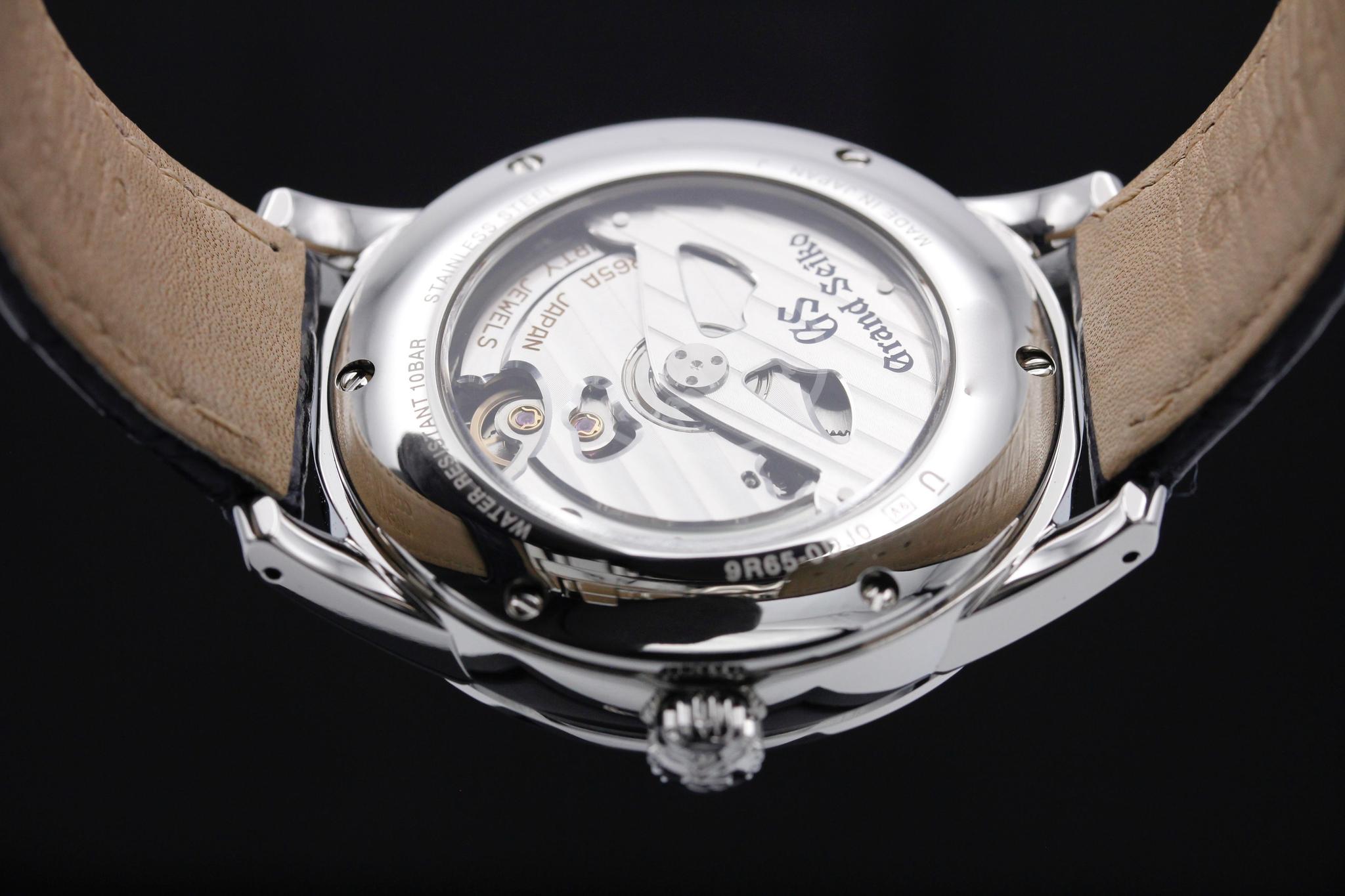 Watch Image 7