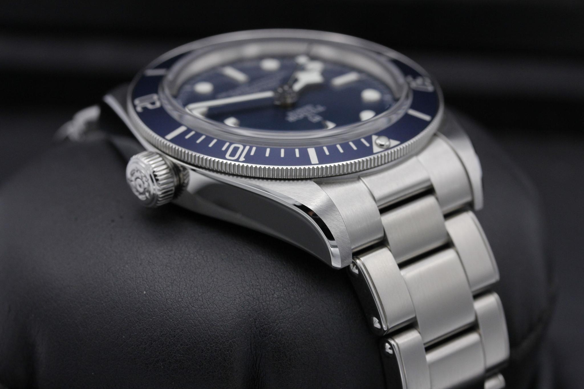 Watch Image 4