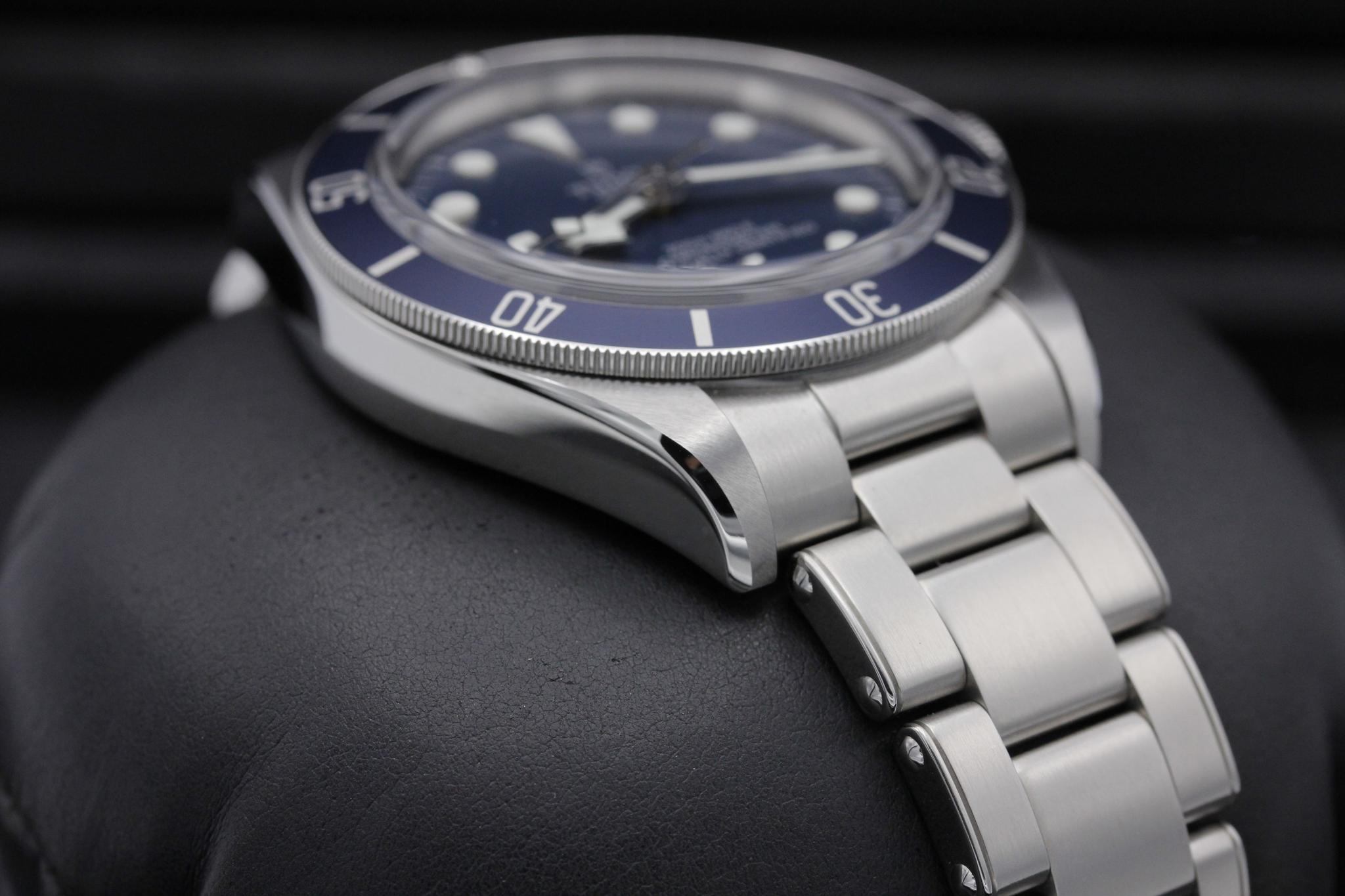 Watch Image 6
