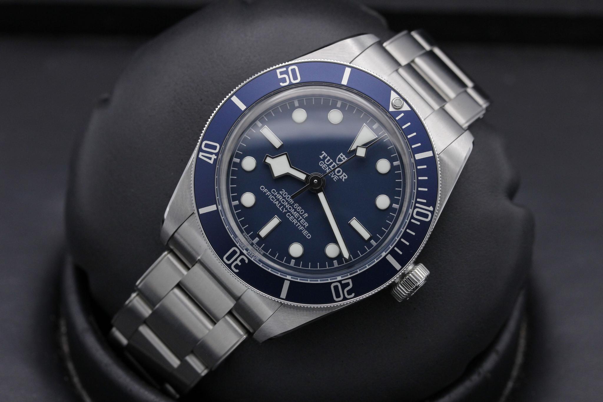 Watch Image 9