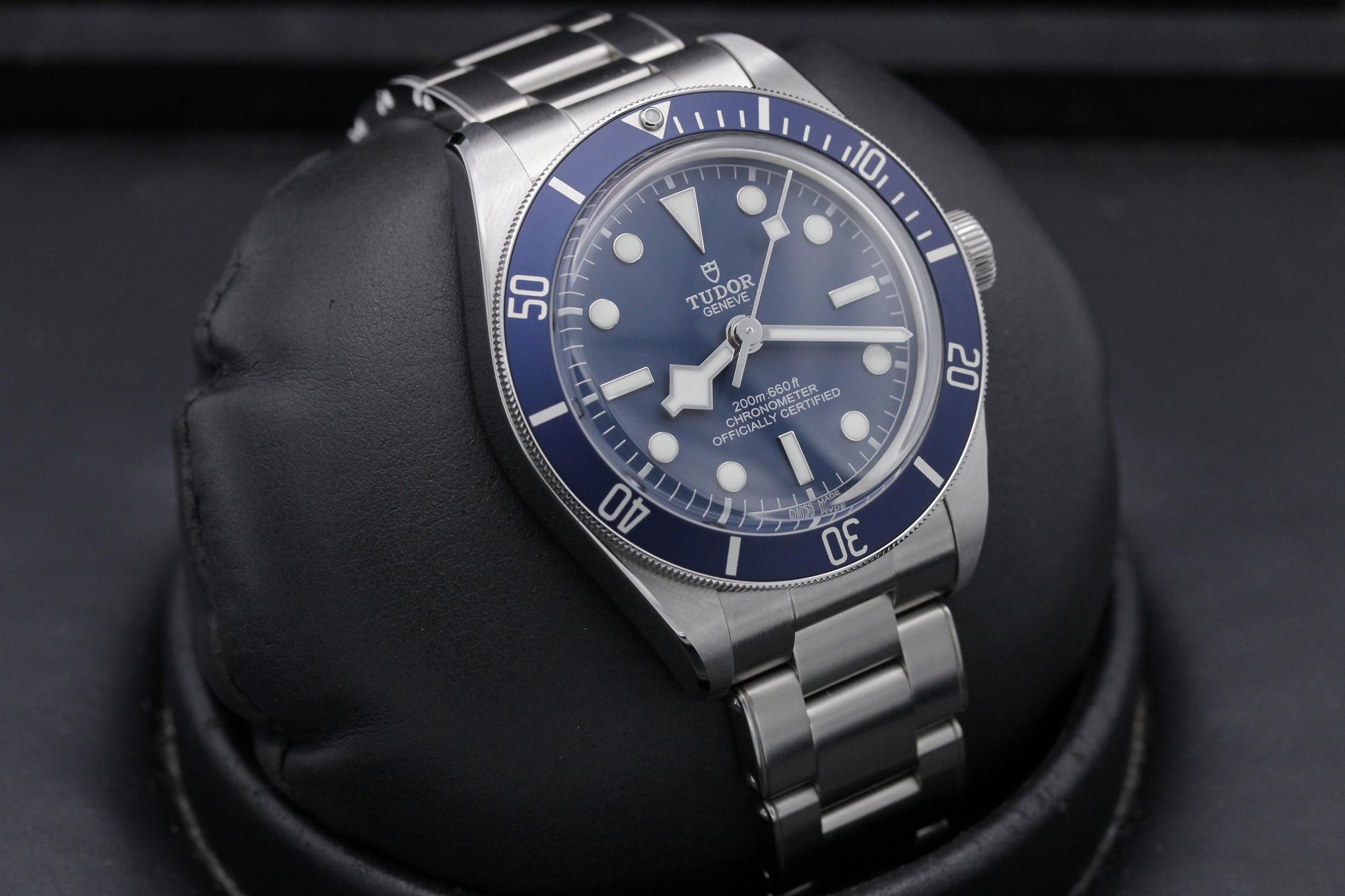 Watch Image 10