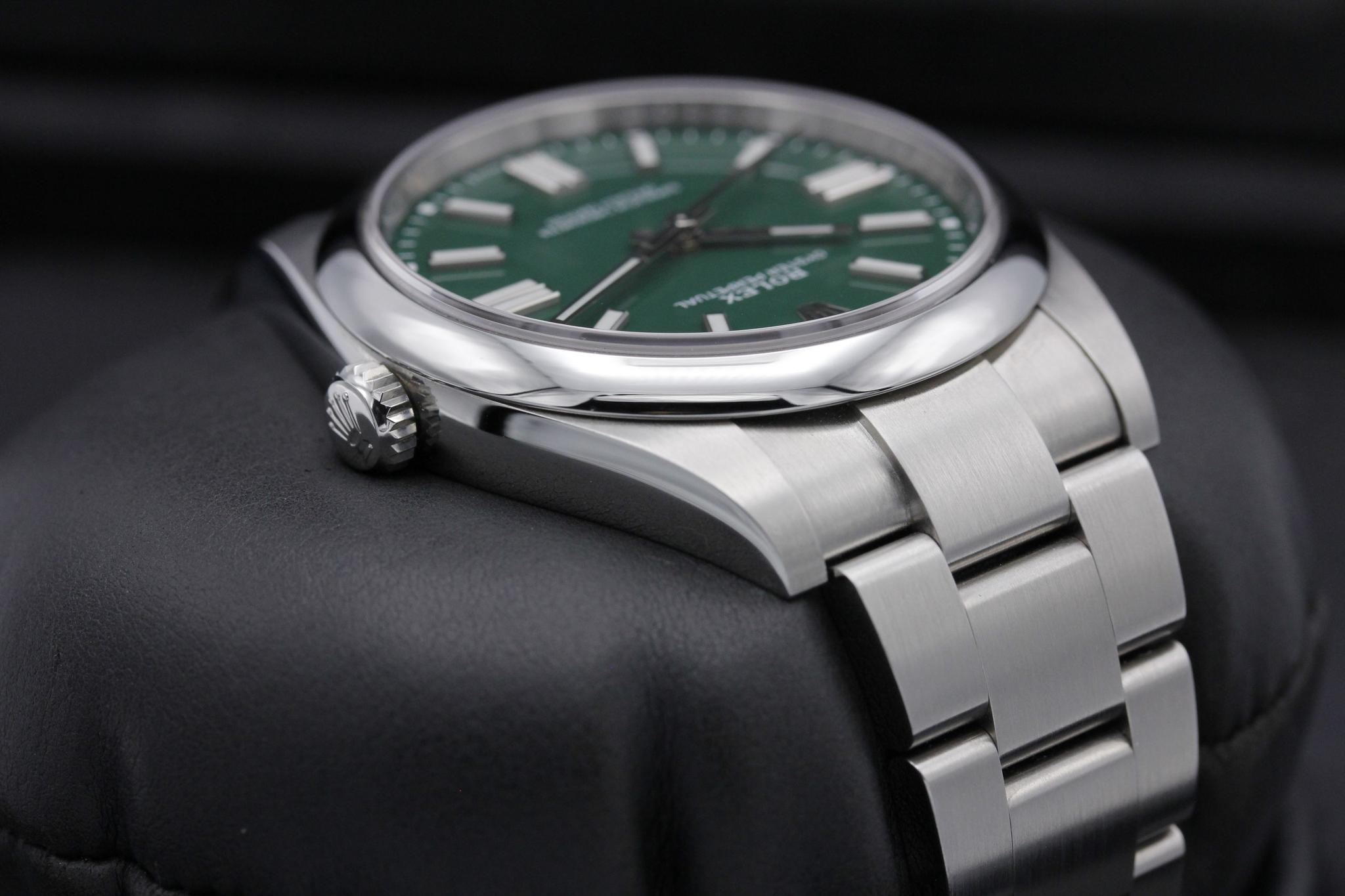 Watch Image 4