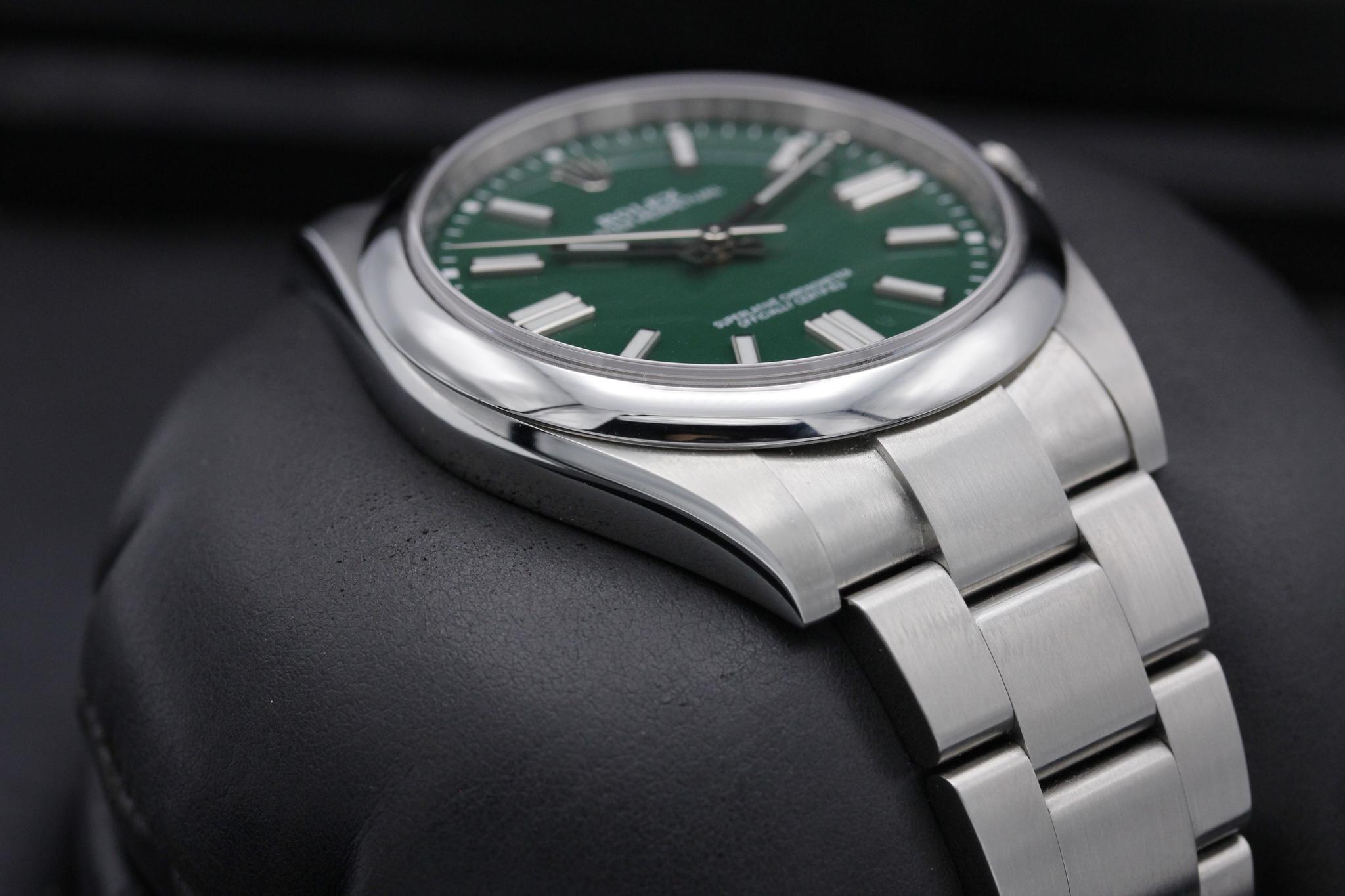 Watch Image 6