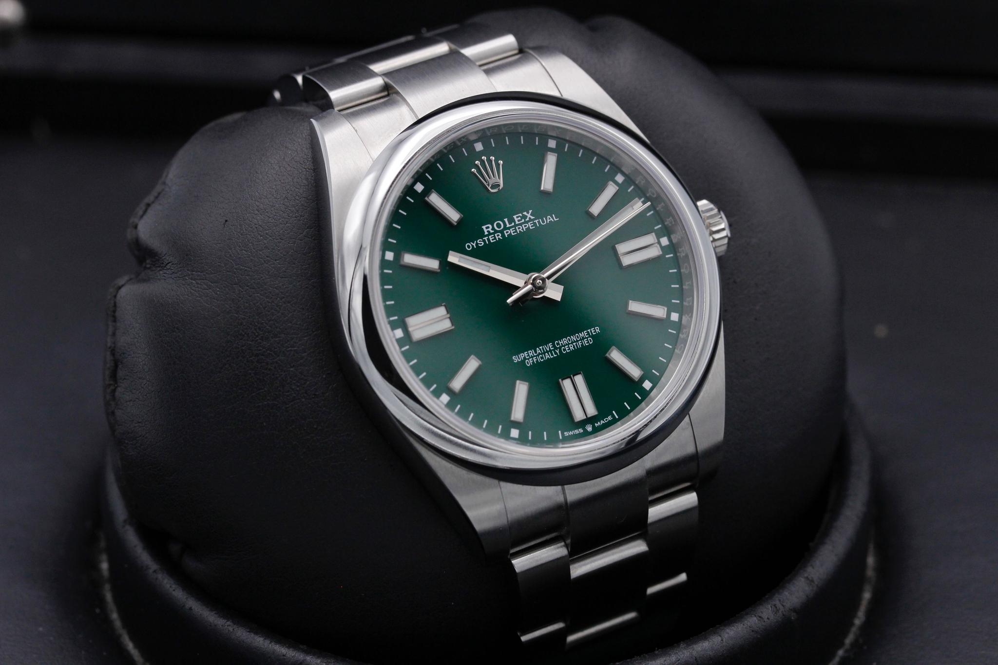 Watch Image 10