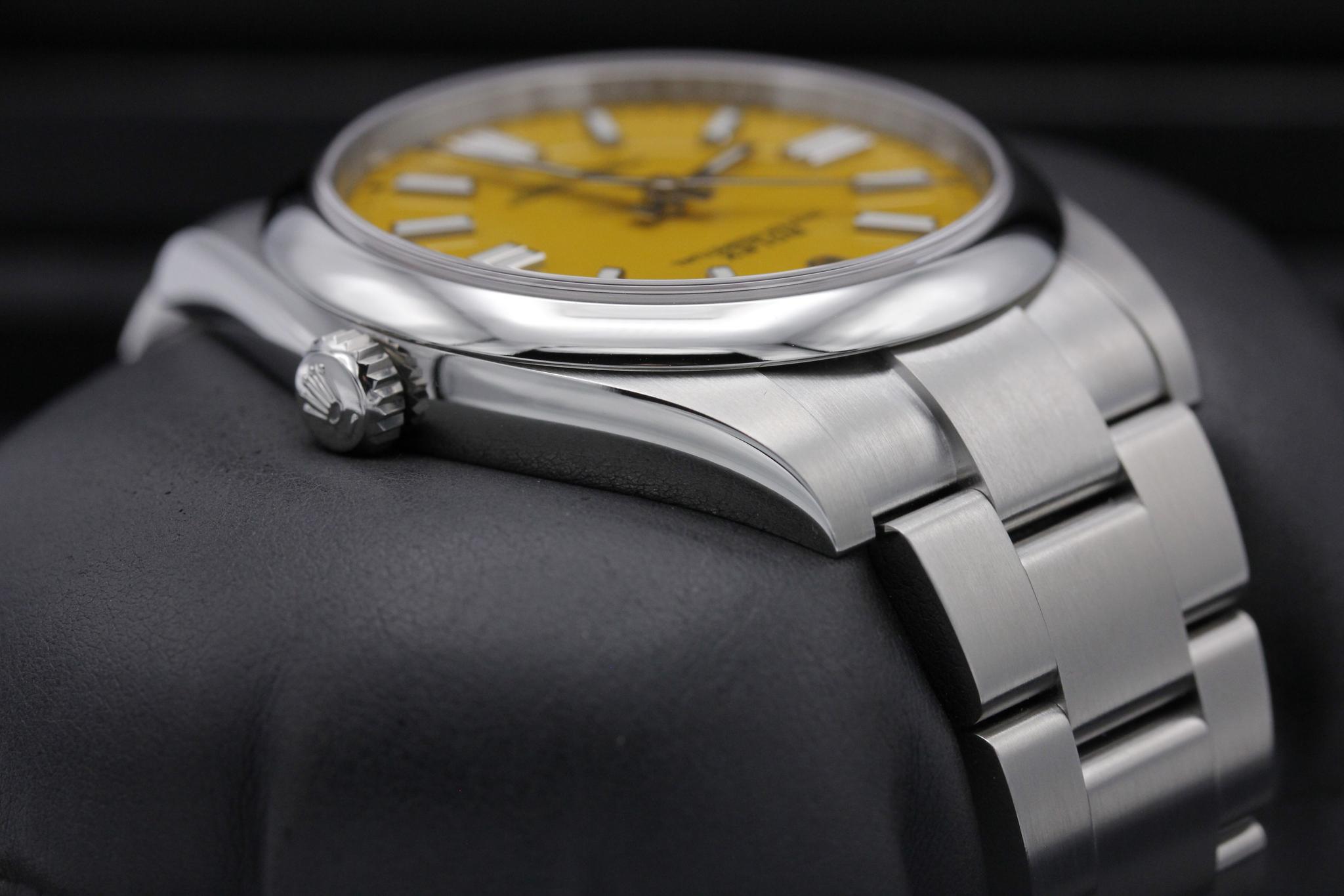 Watch Image 4