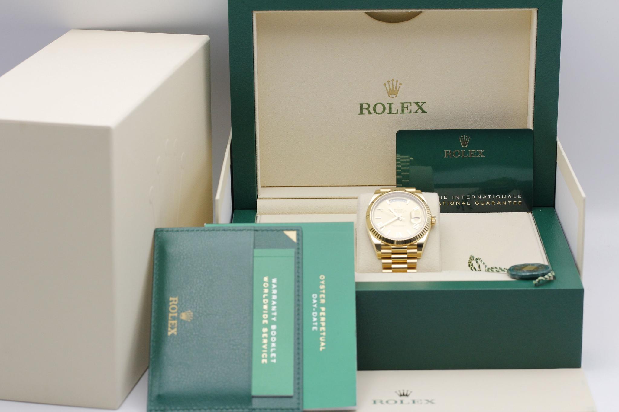 Watch Image 11