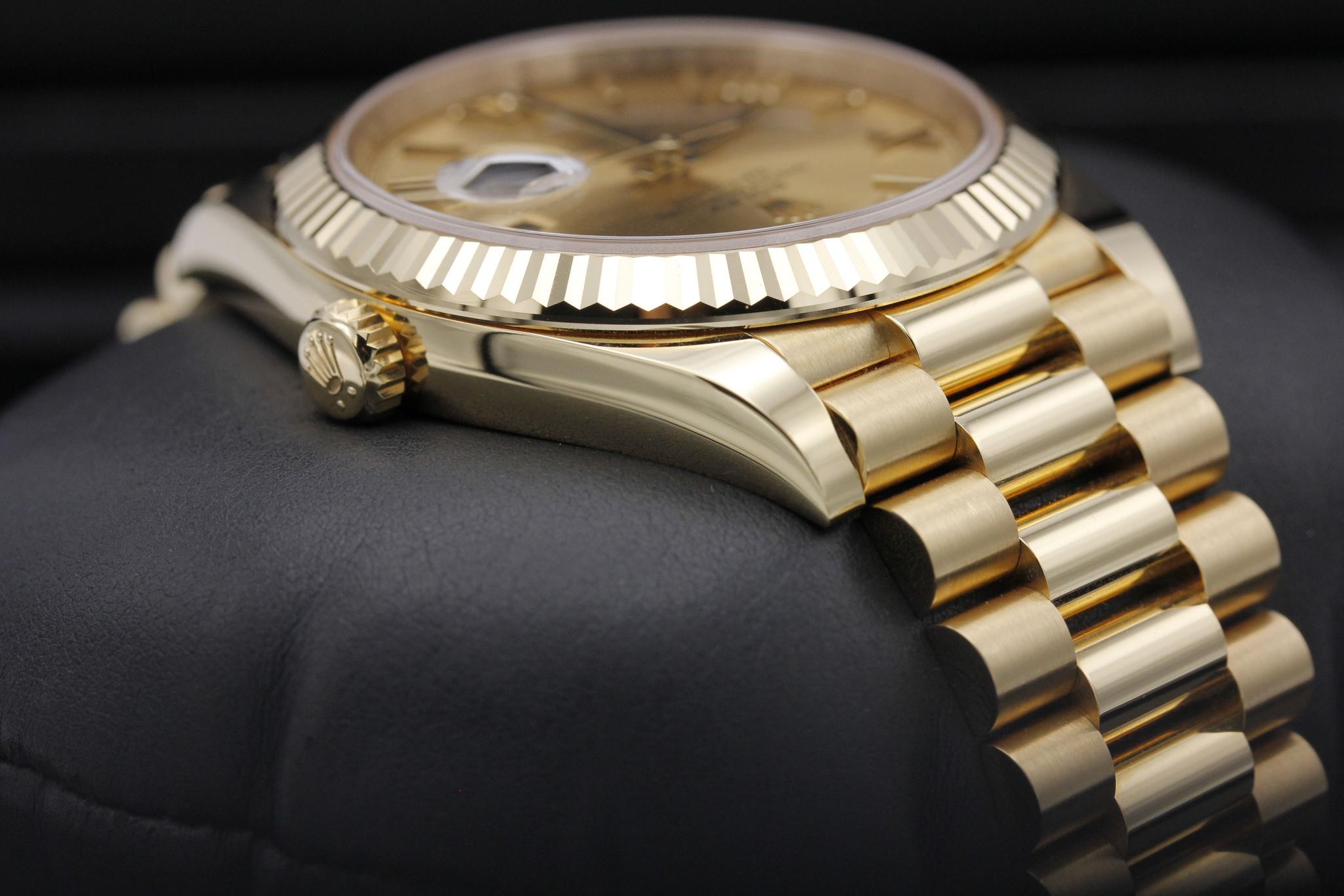 Watch Image 4