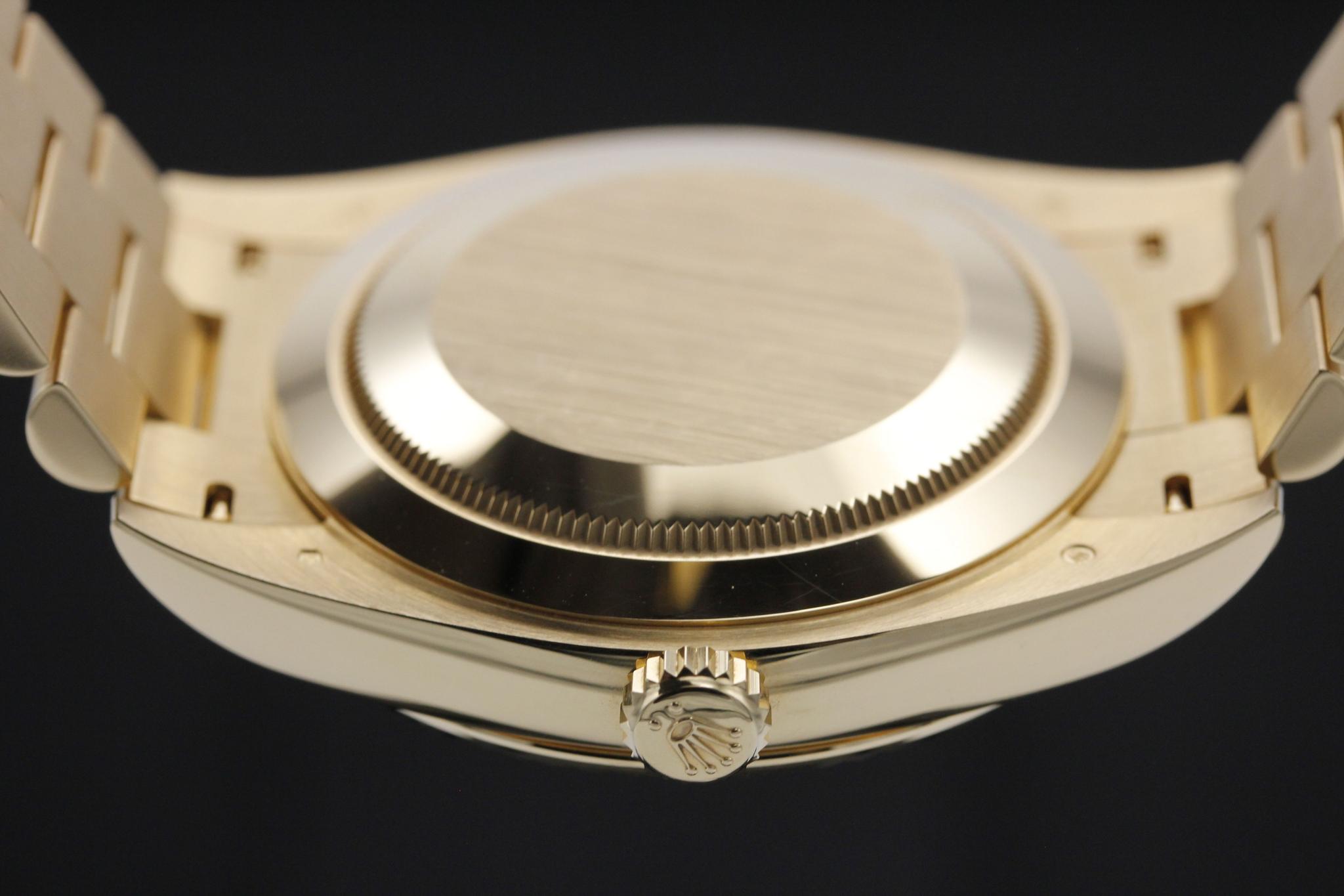 Watch Image 7