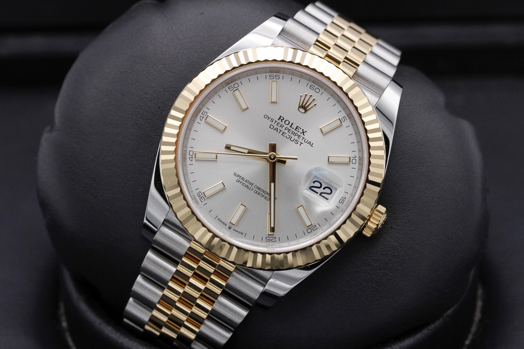Watch Image 10