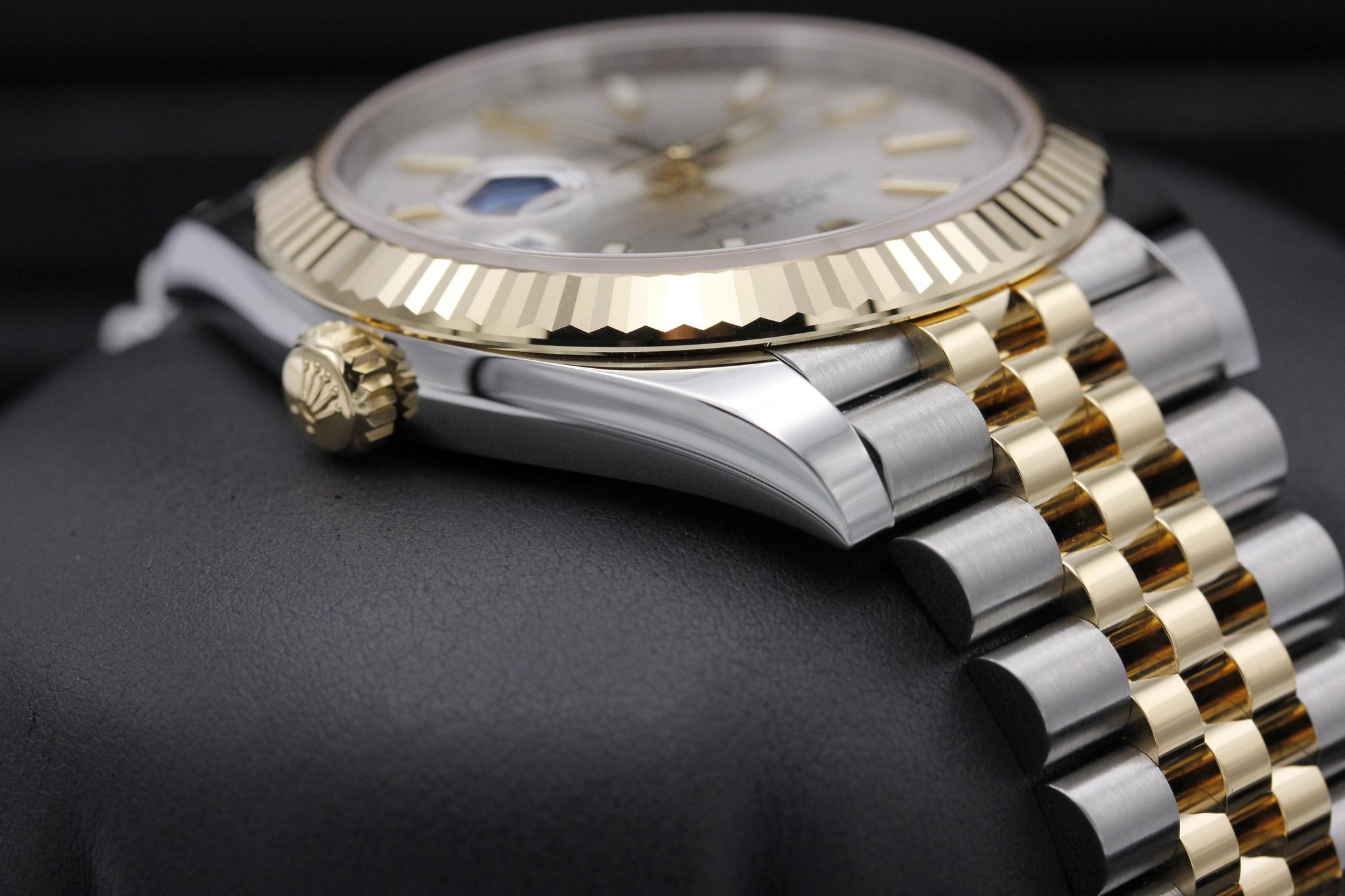 Watch Image 4
