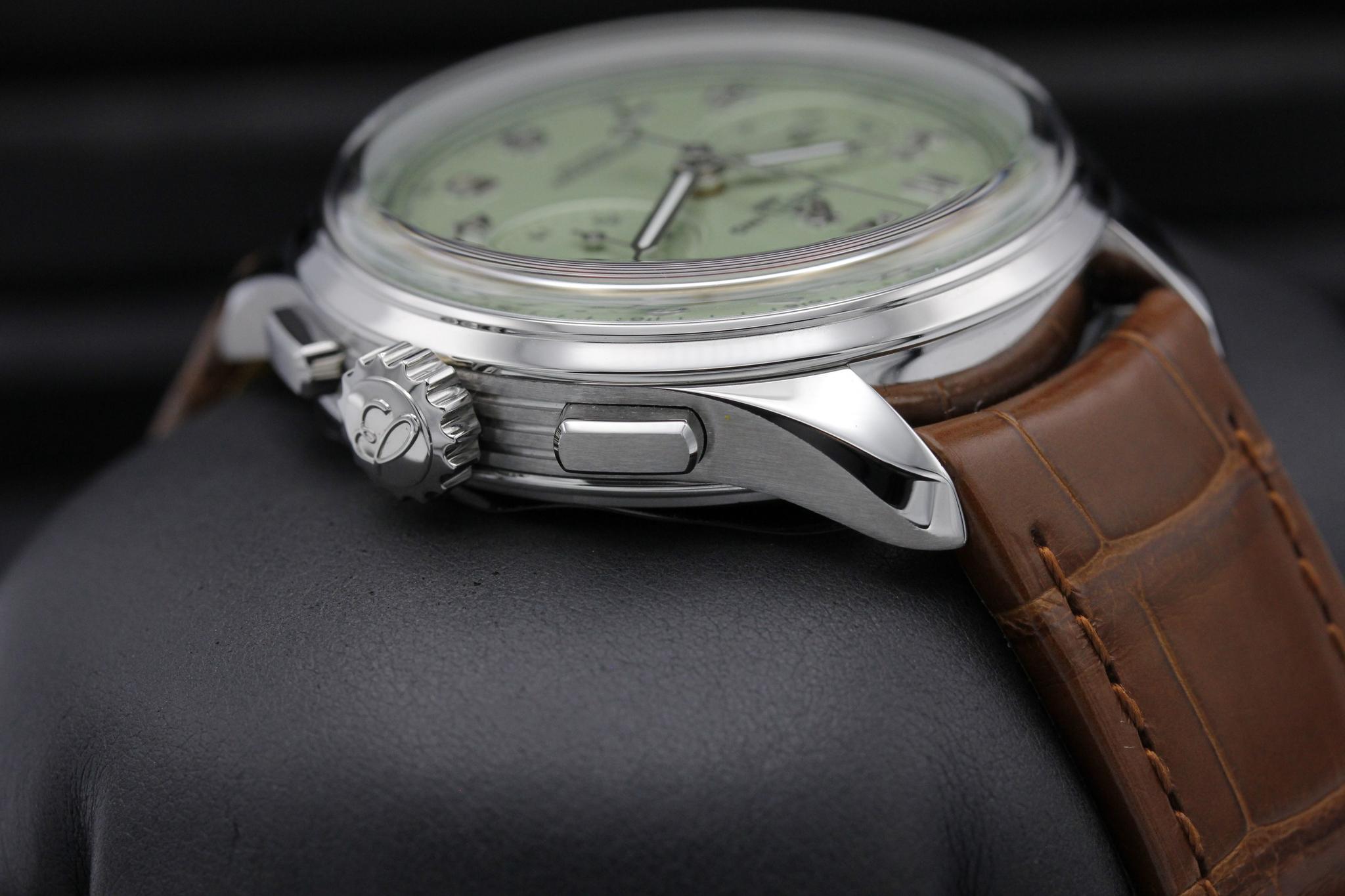 Watch Image 4