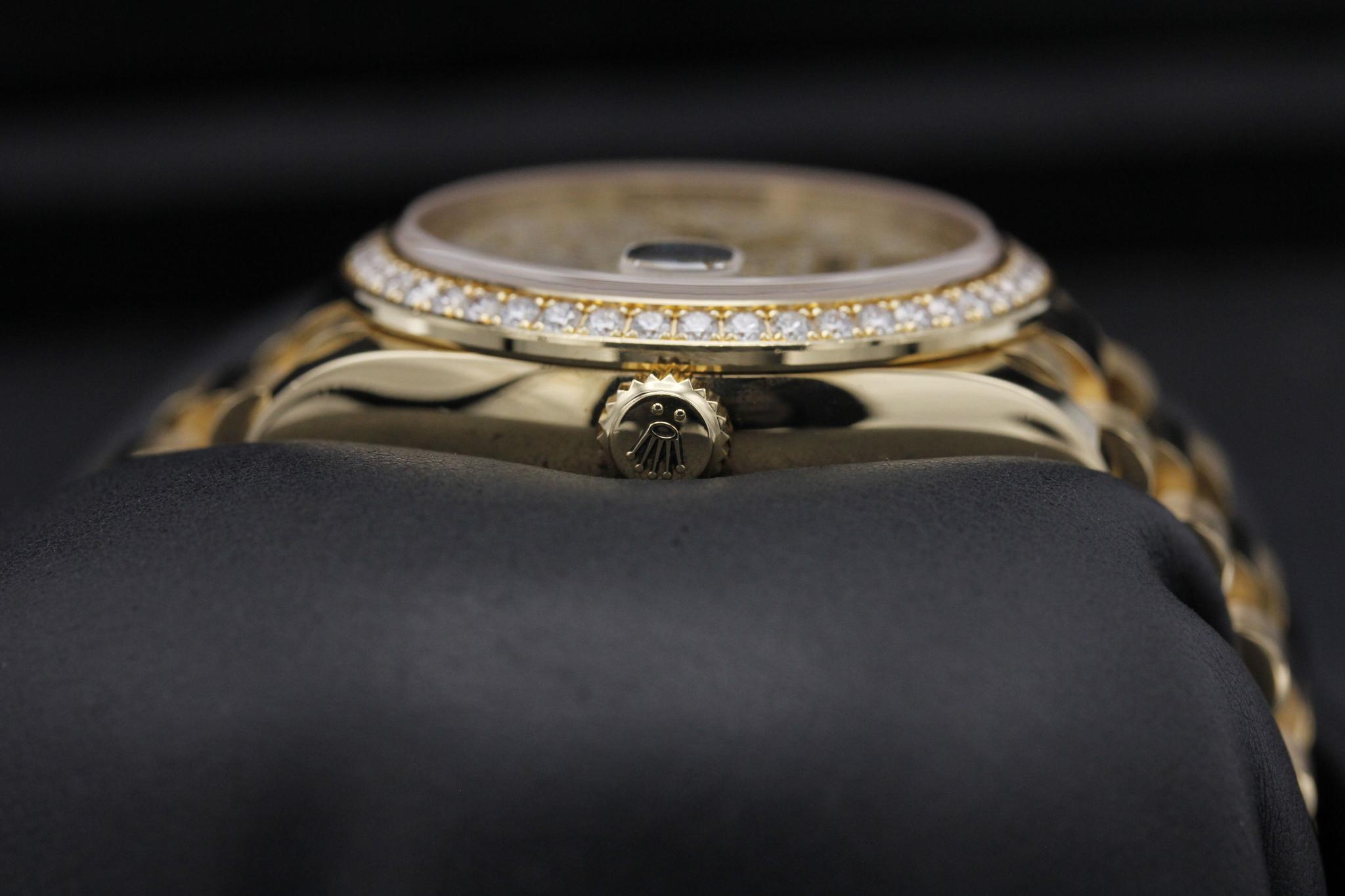 Watch Image 3