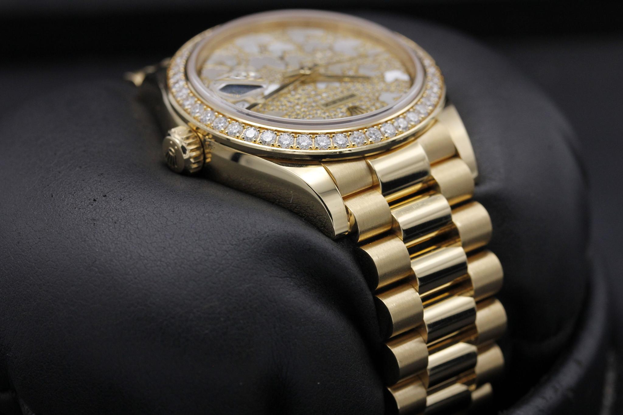 Watch Image 4