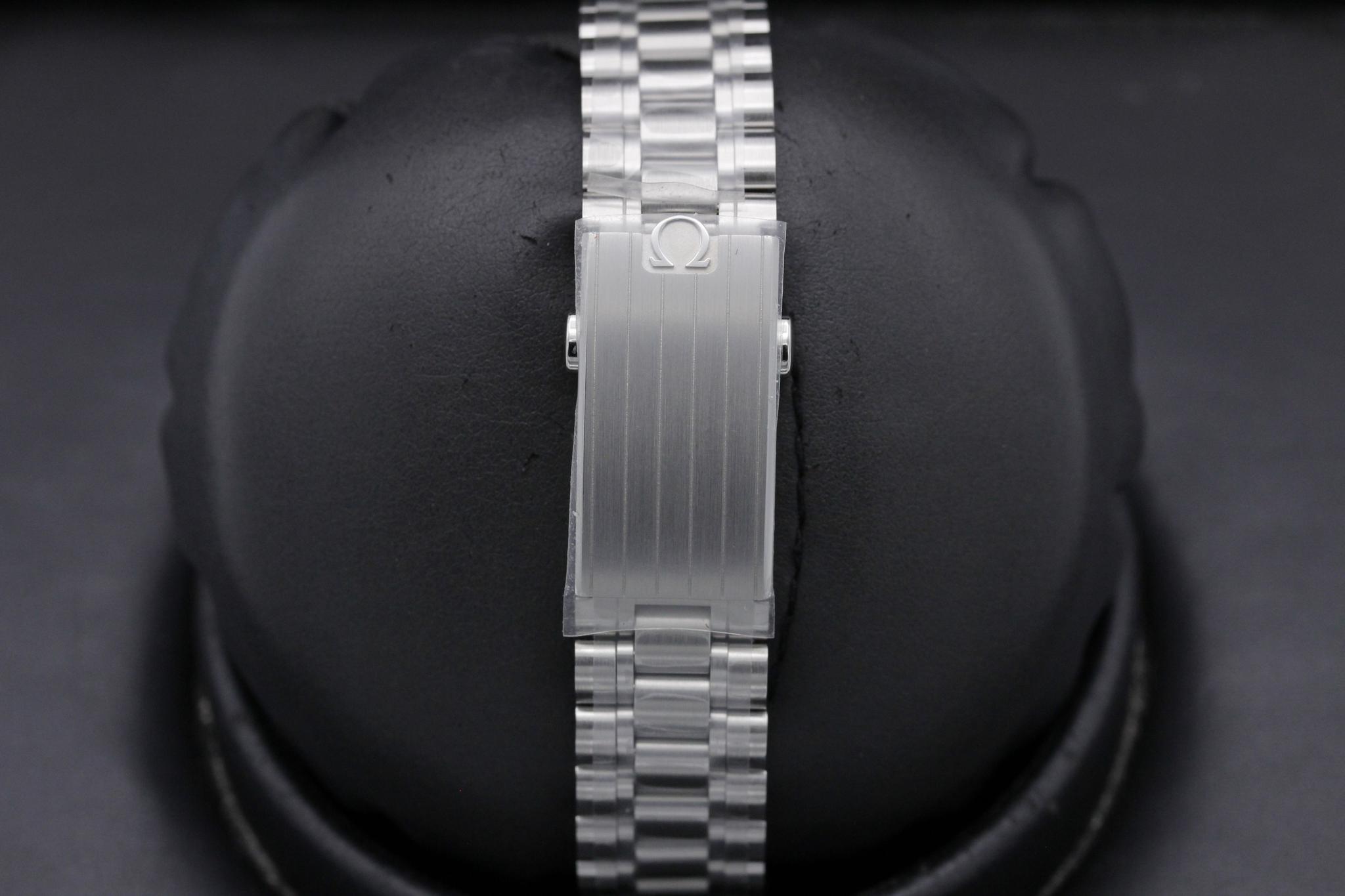 Watch Image 7