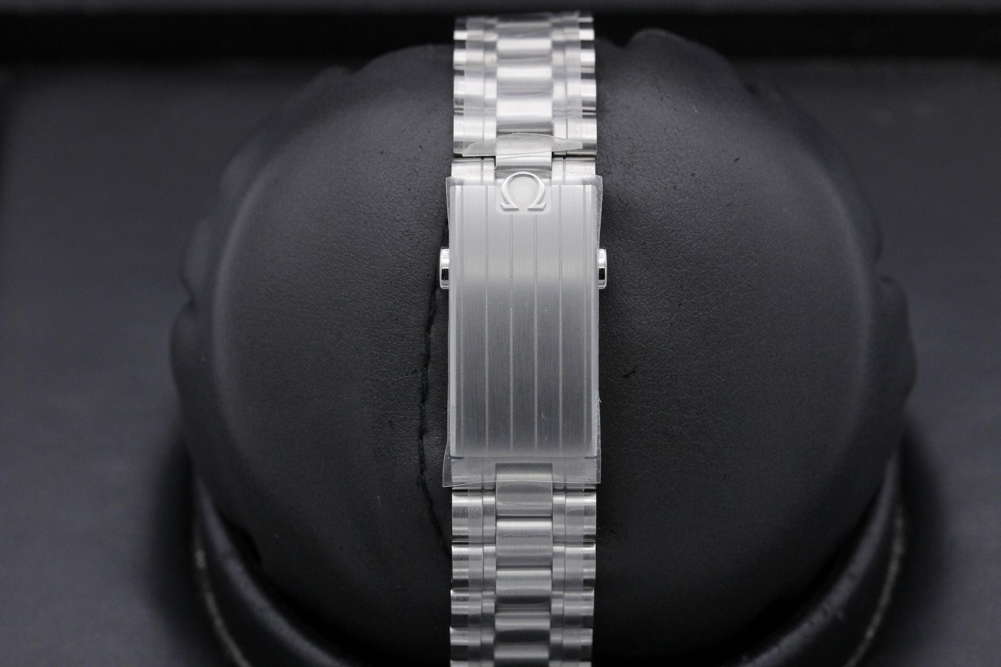 Watch Image 8