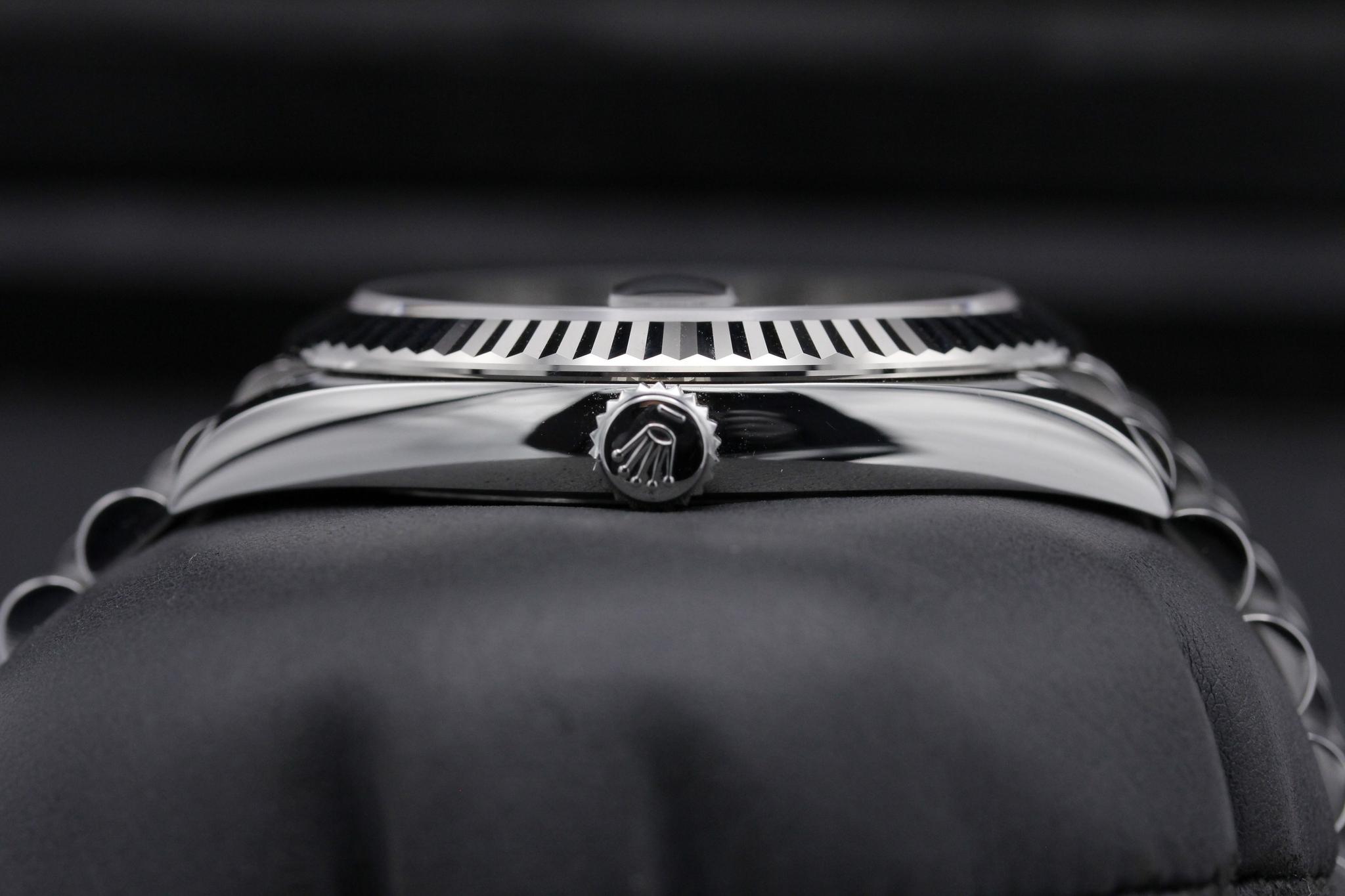 Watch Image 3