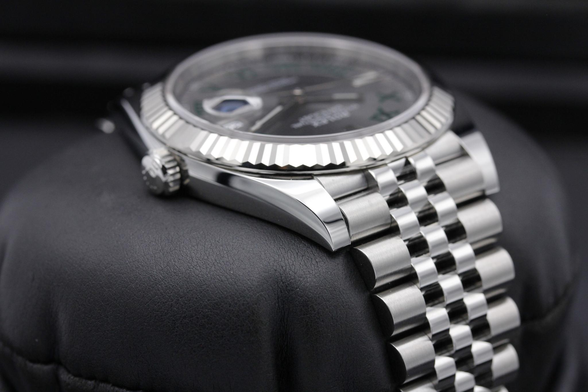 Watch Image 4