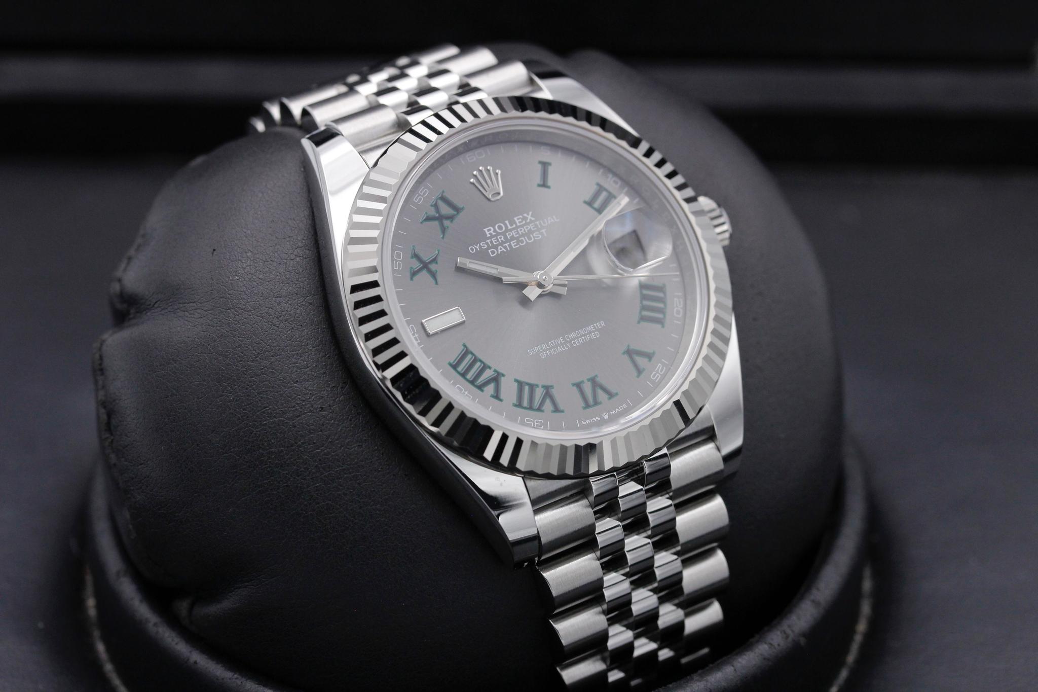 Watch Image 10