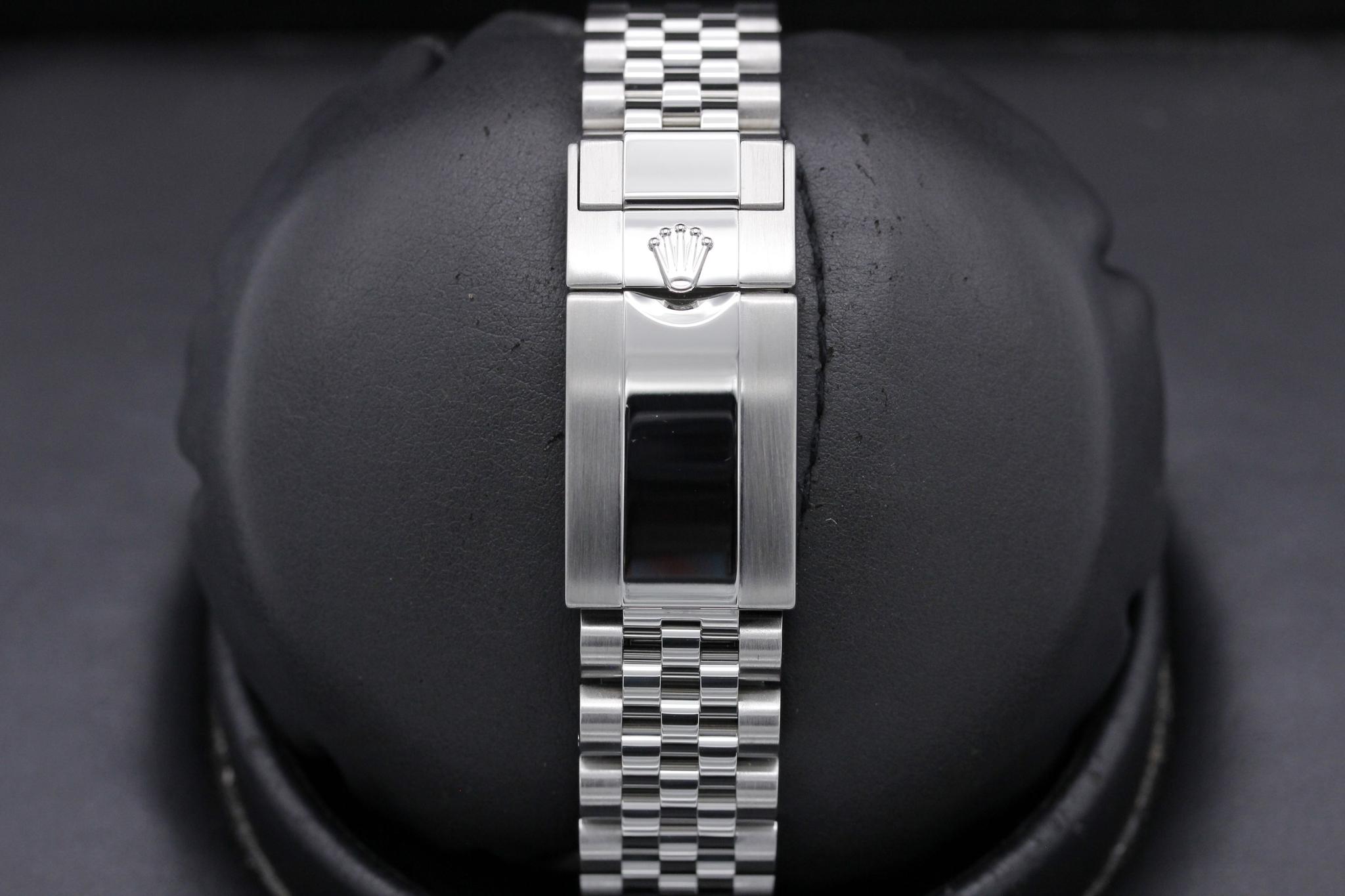 Watch Image 8