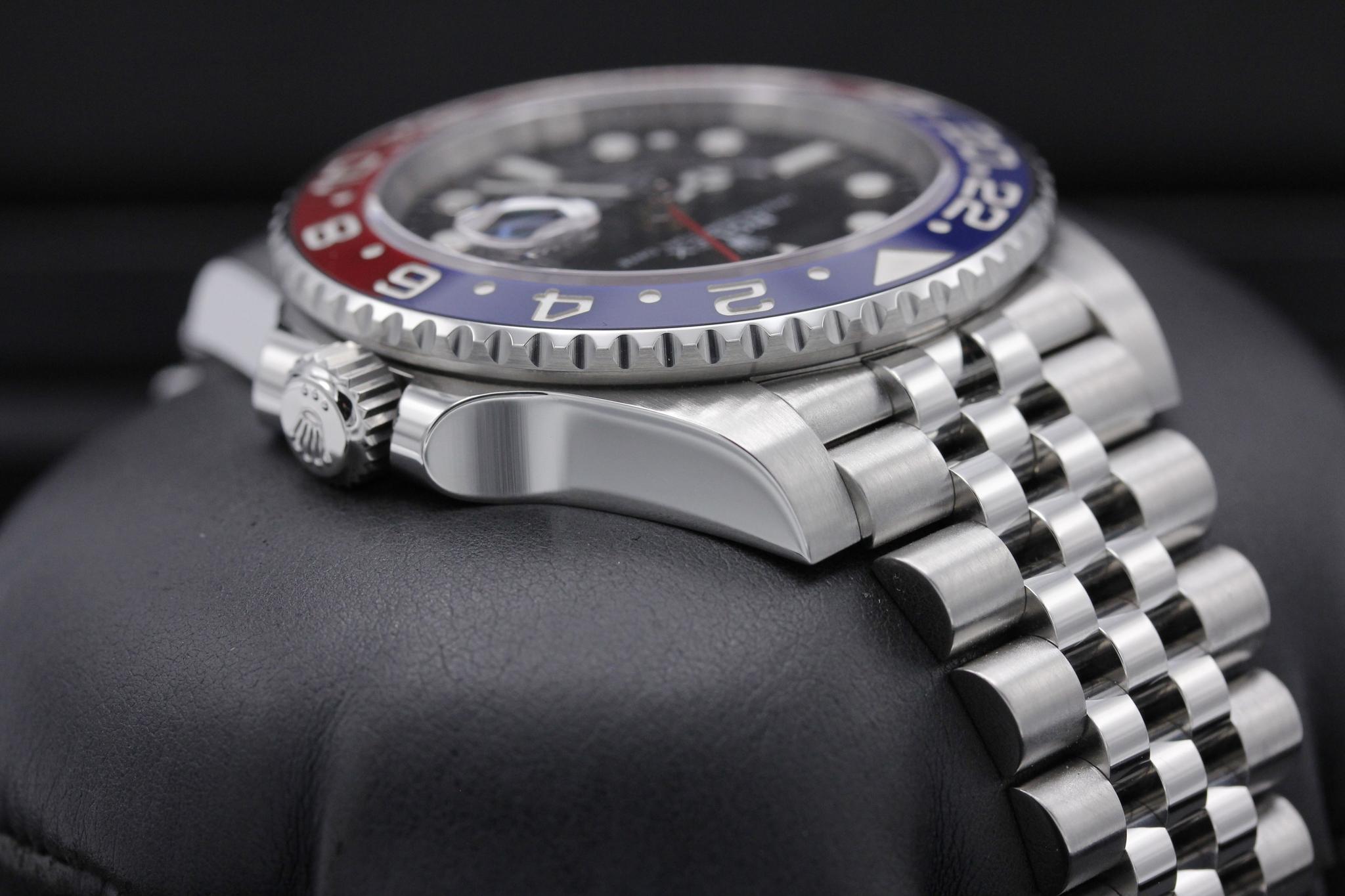 Watch Image 4
