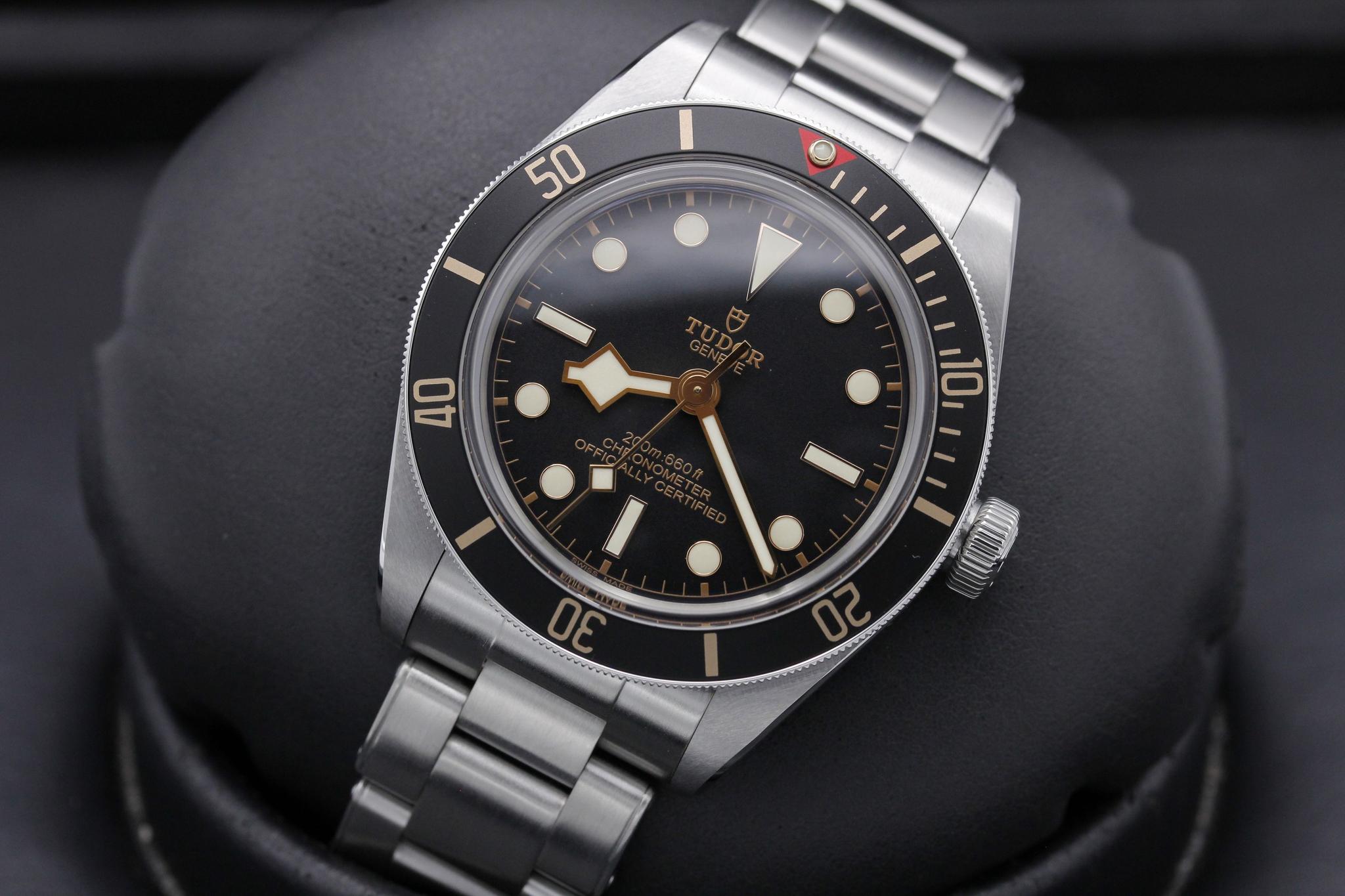 Watch Image 10