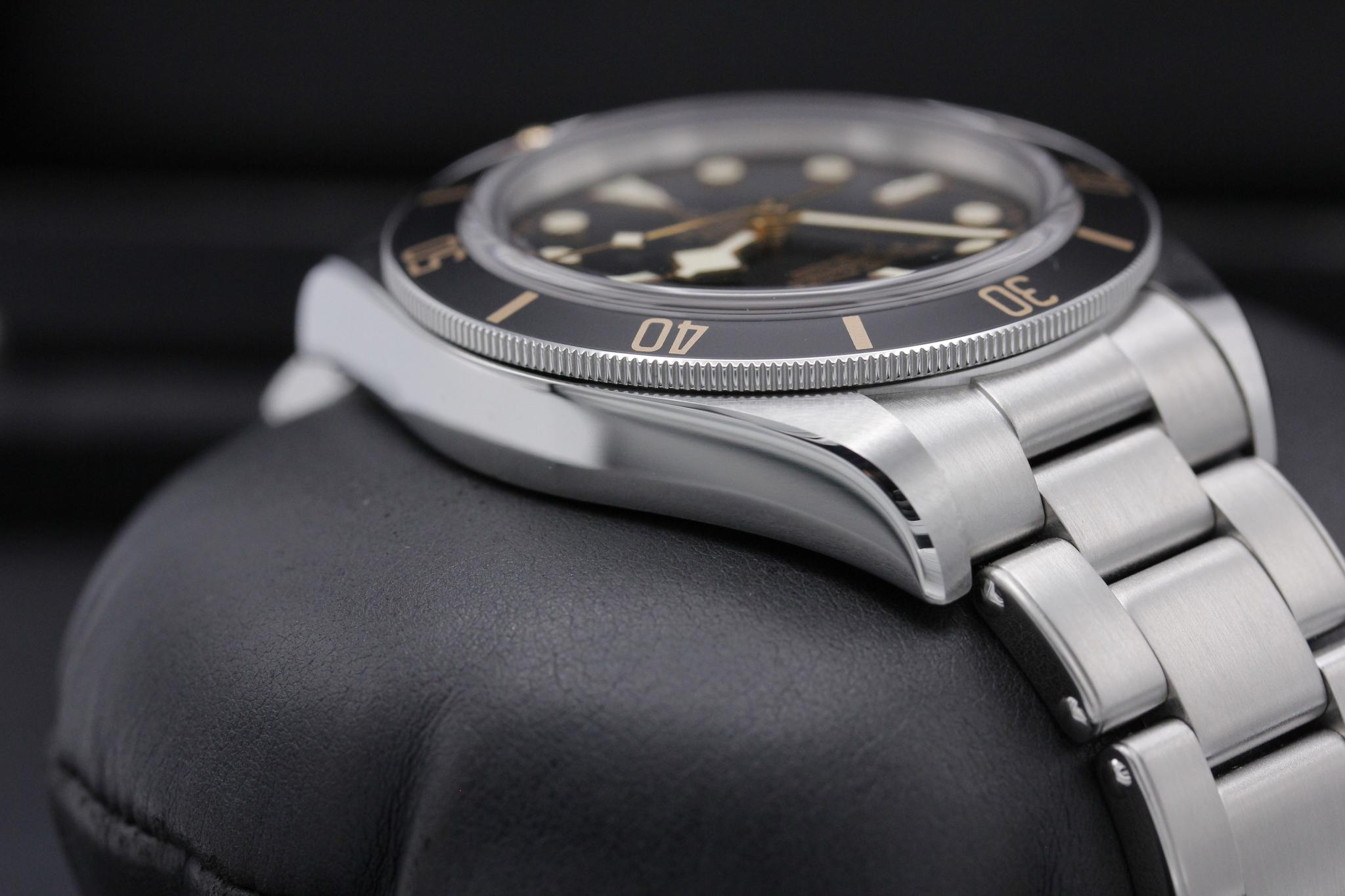 Watch Image 6