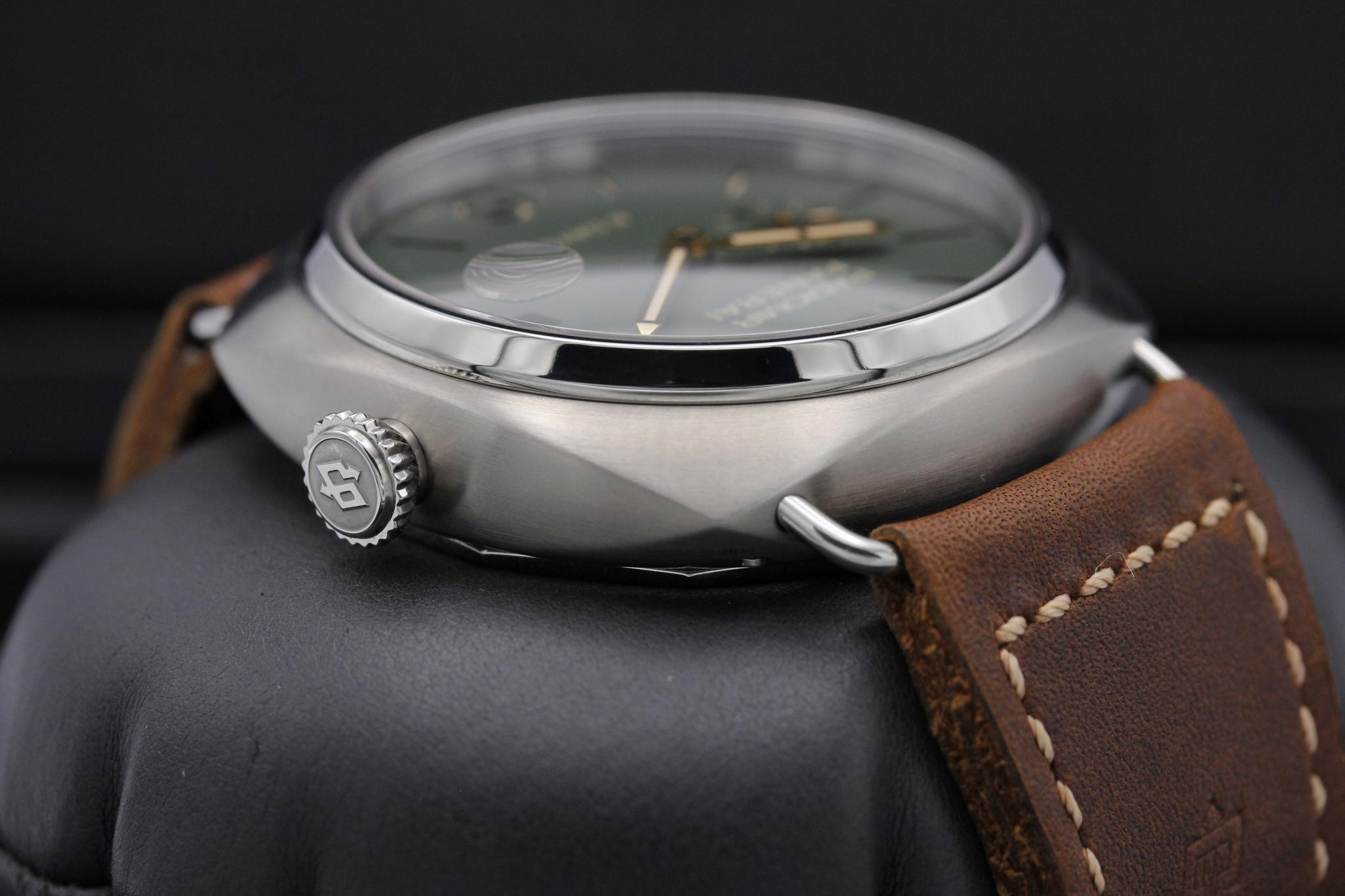 Watch Image 4