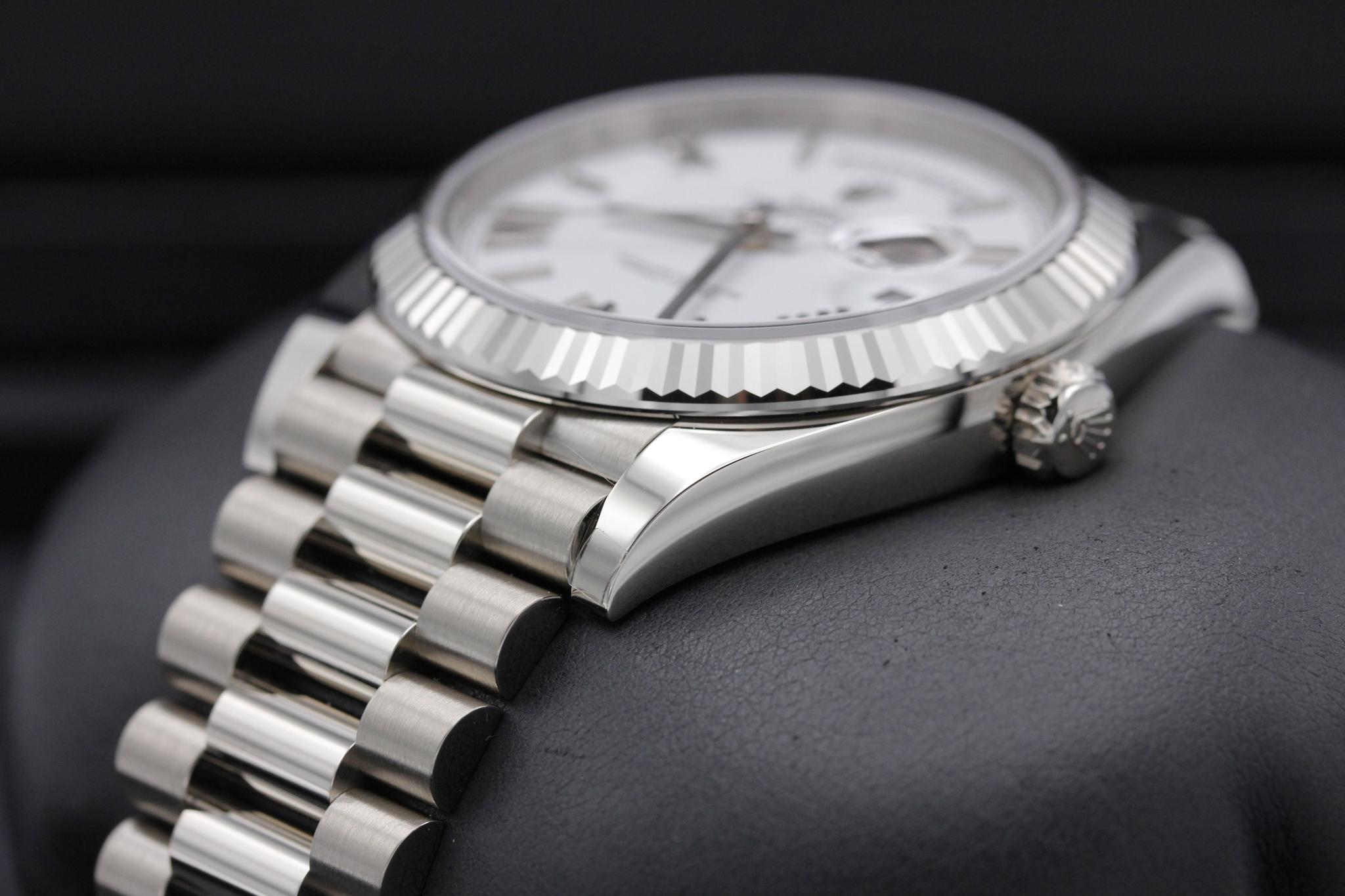 Watch Image 2