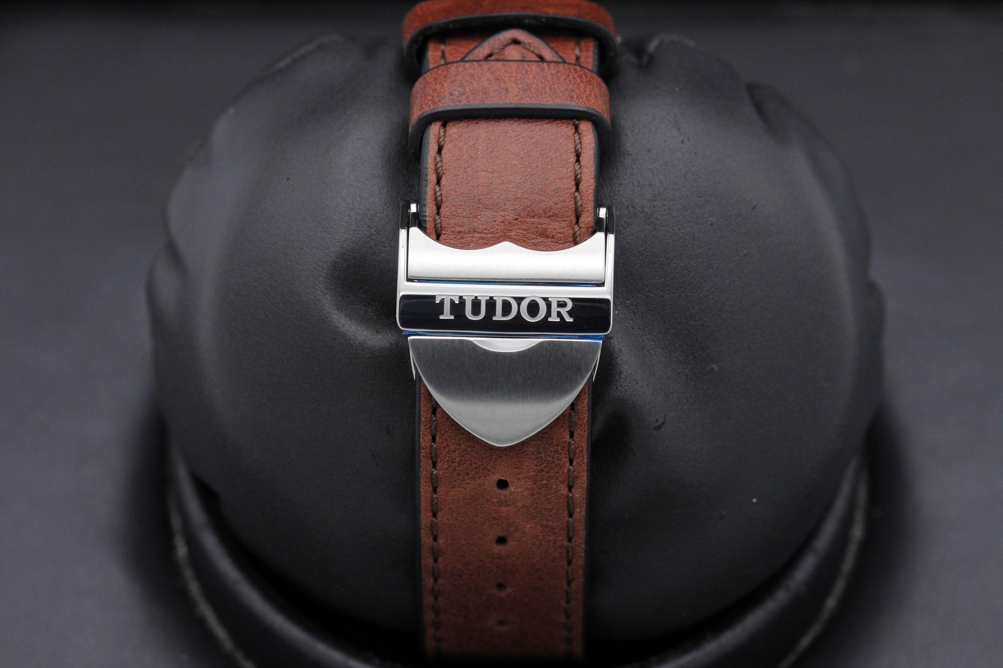 Watch Image 8