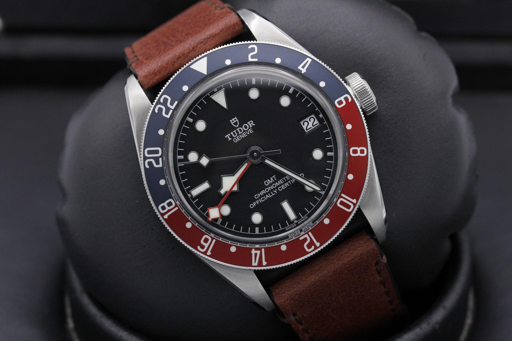 Watch Image 9