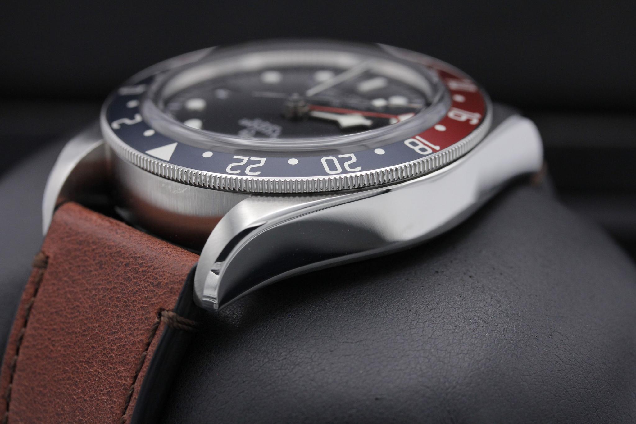 Watch Image 5