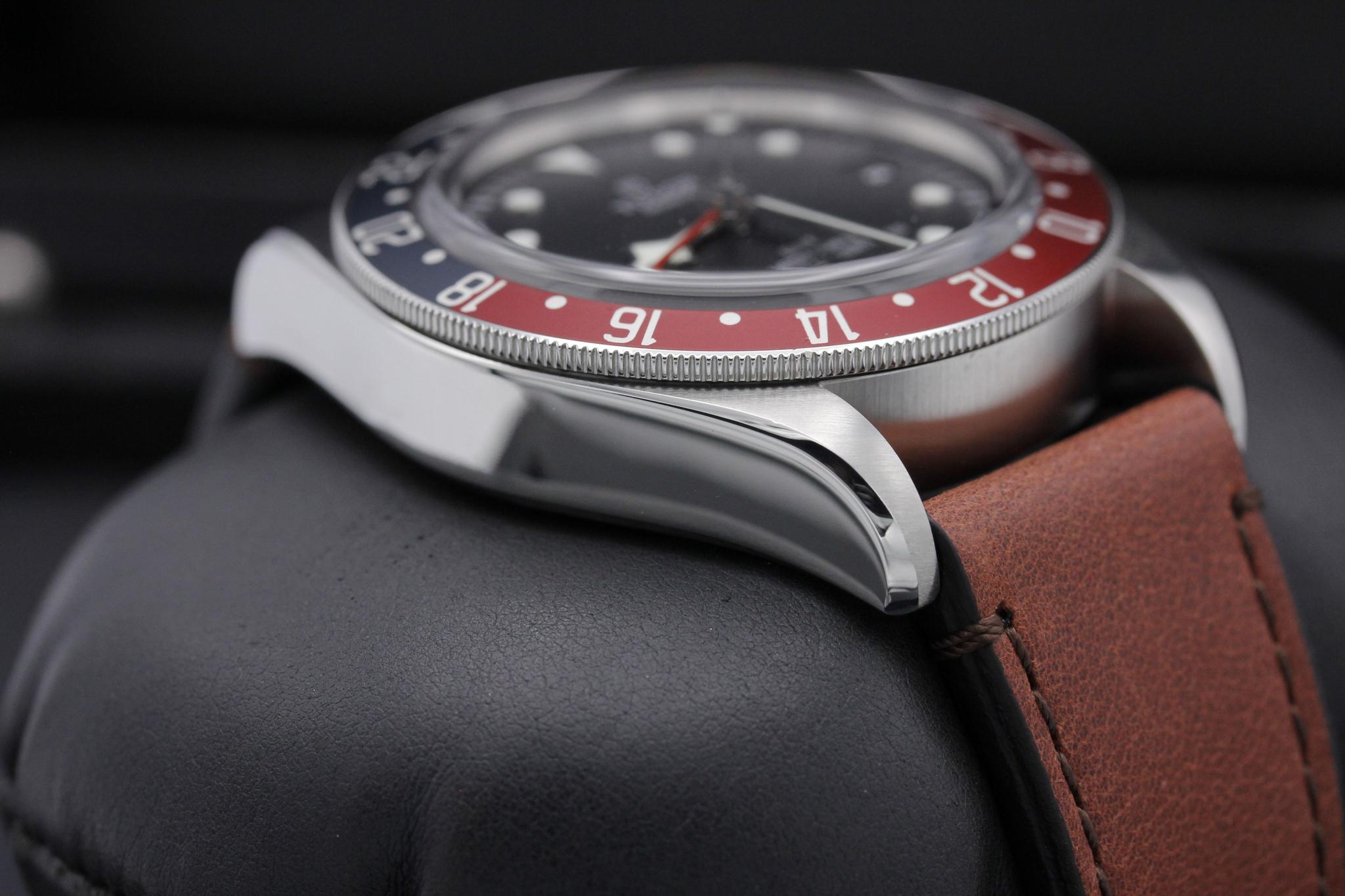 Watch Image 6