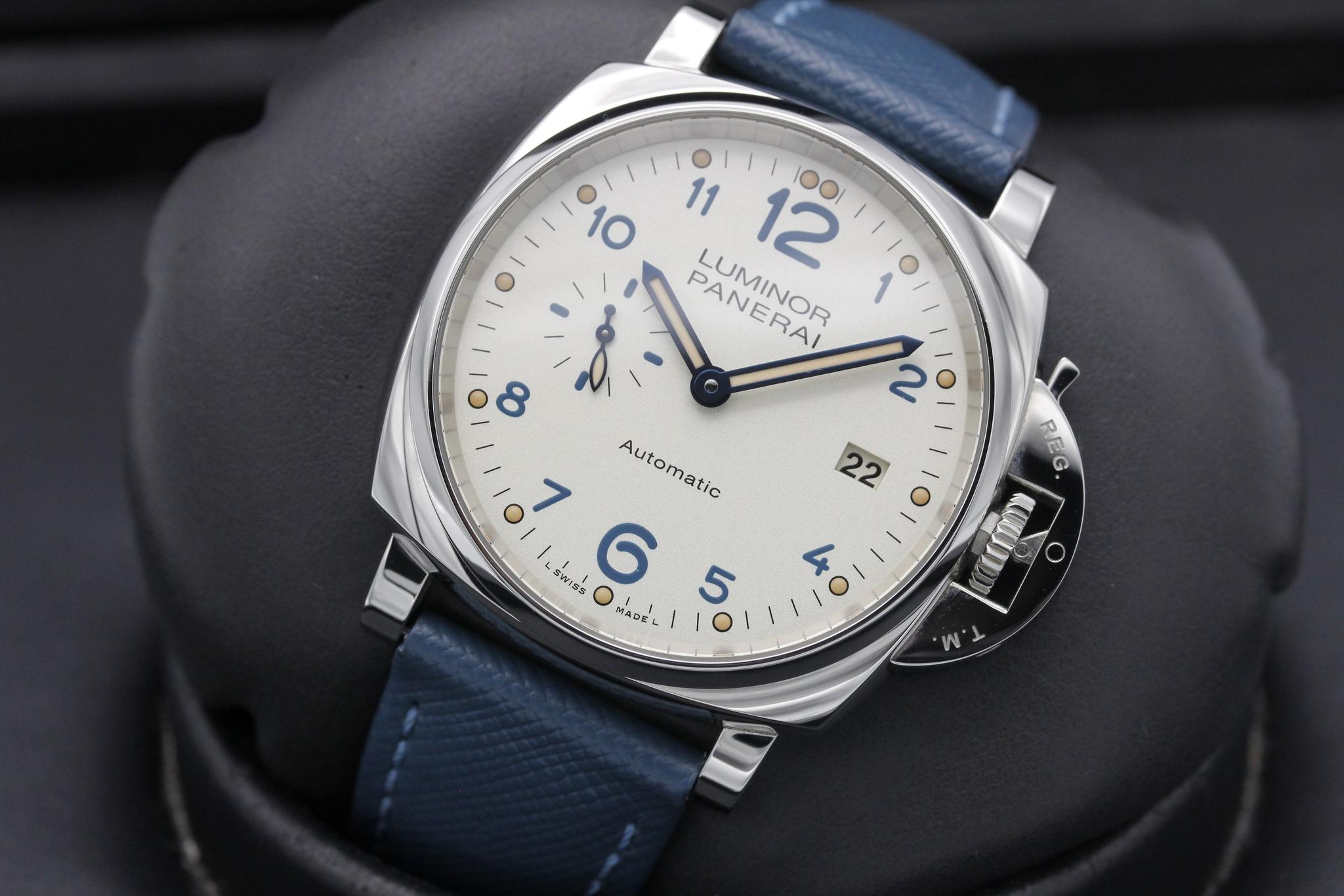 Watch Image 10