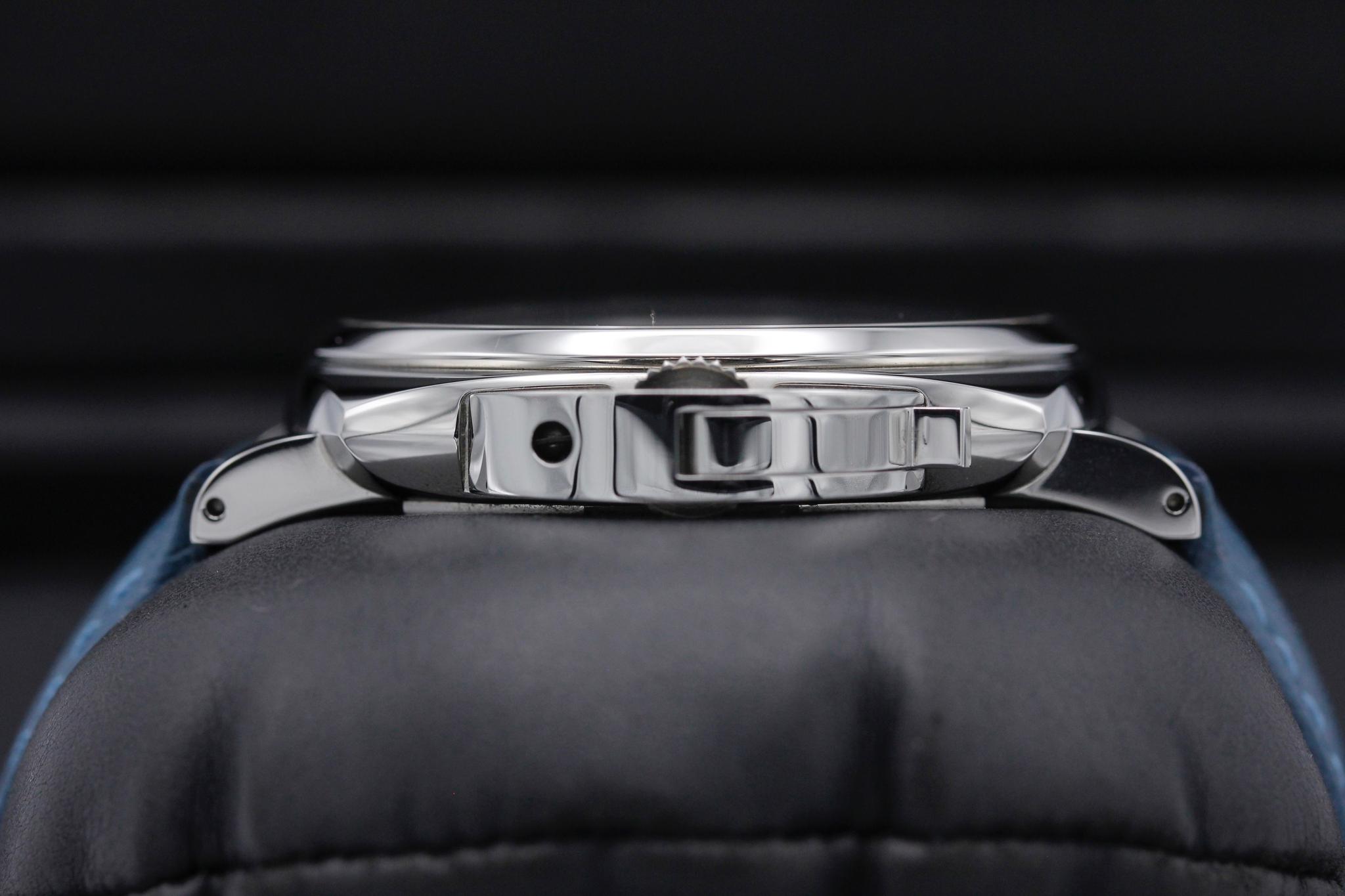 Watch Image 3