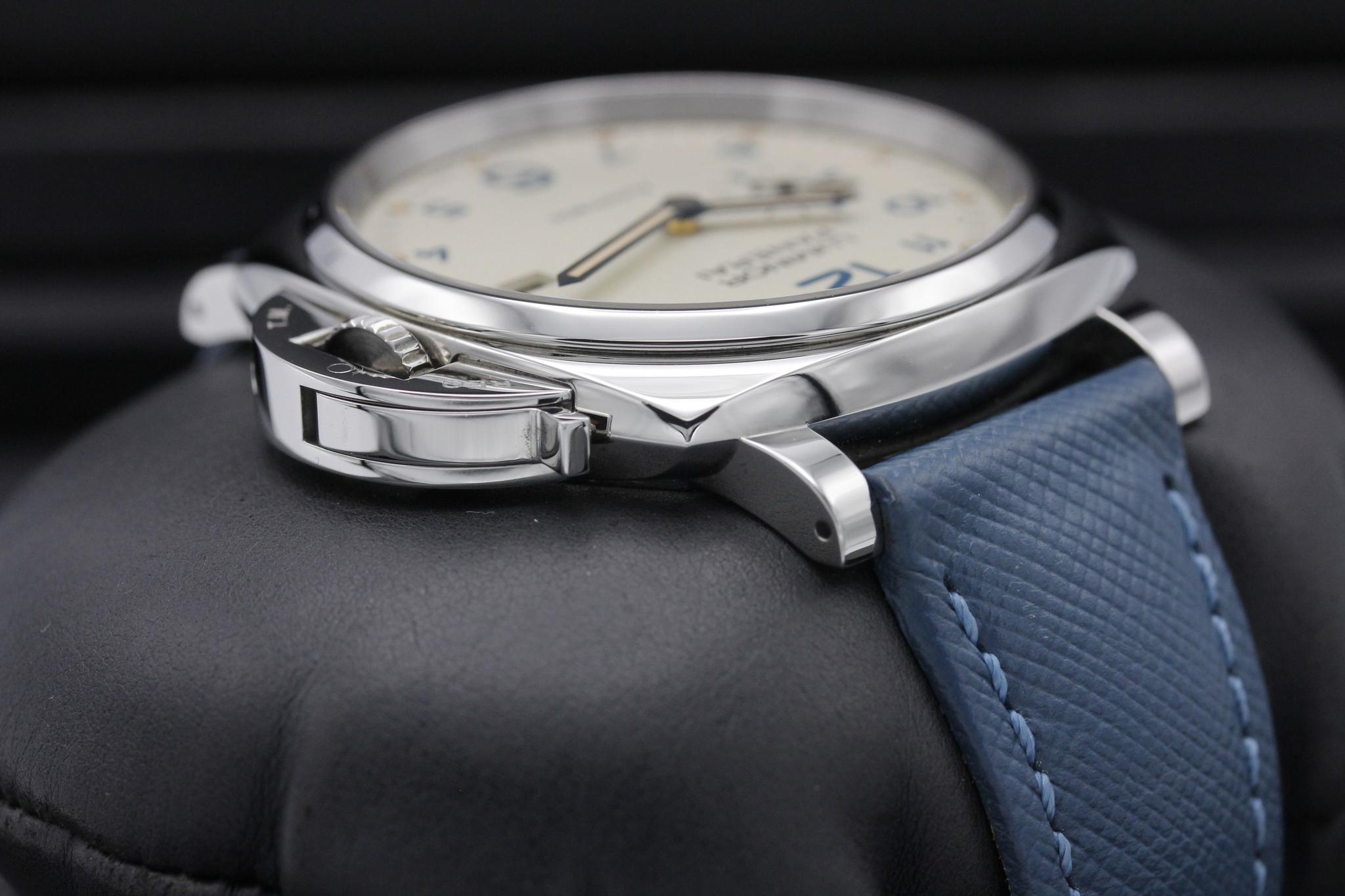 Watch Image 4