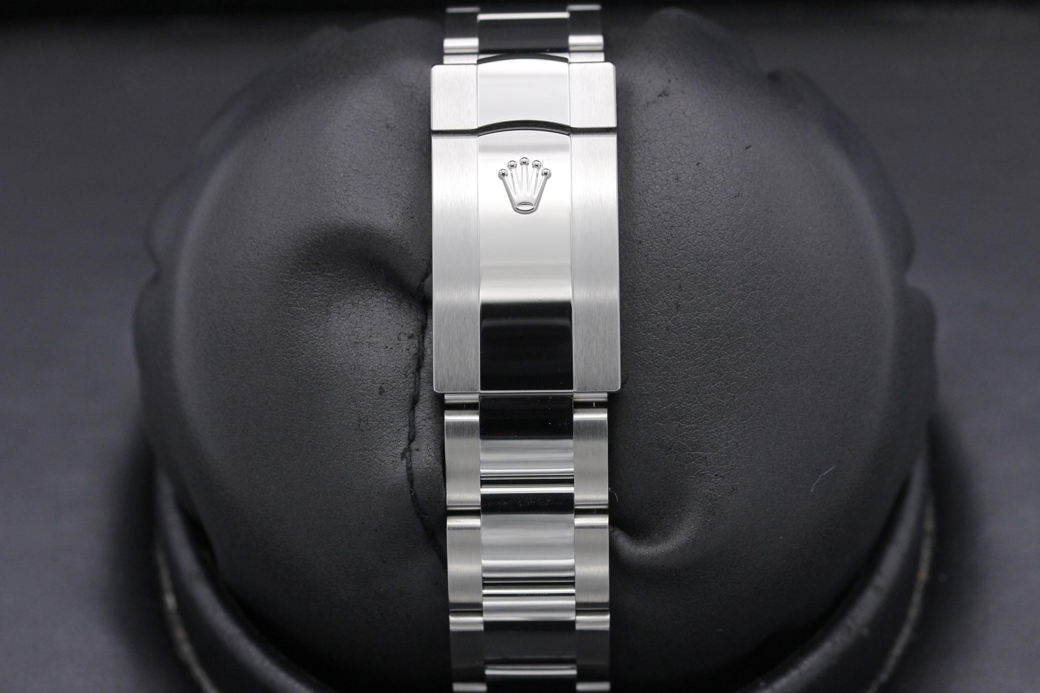 Watch Image 8