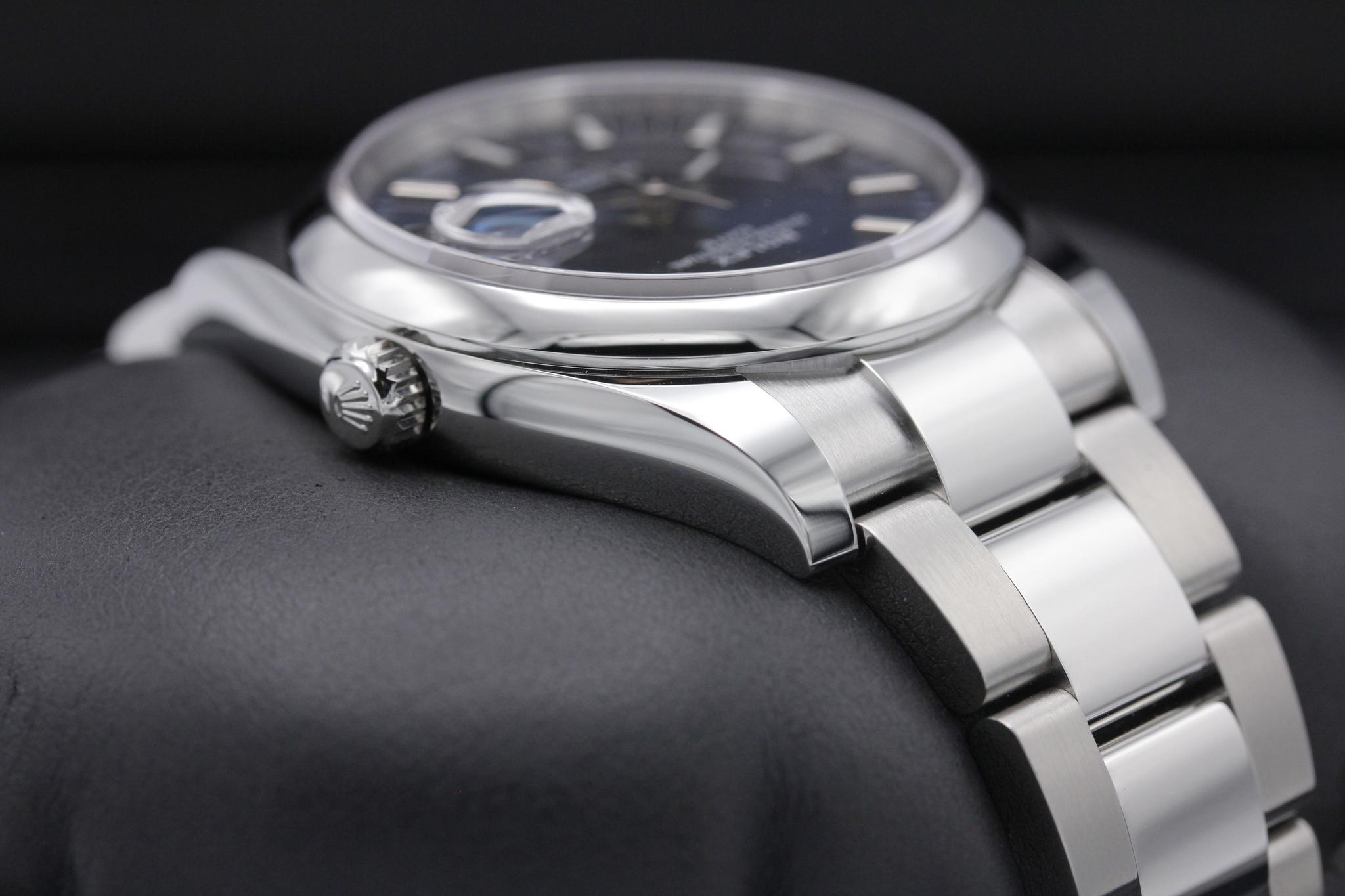 Watch Image 4