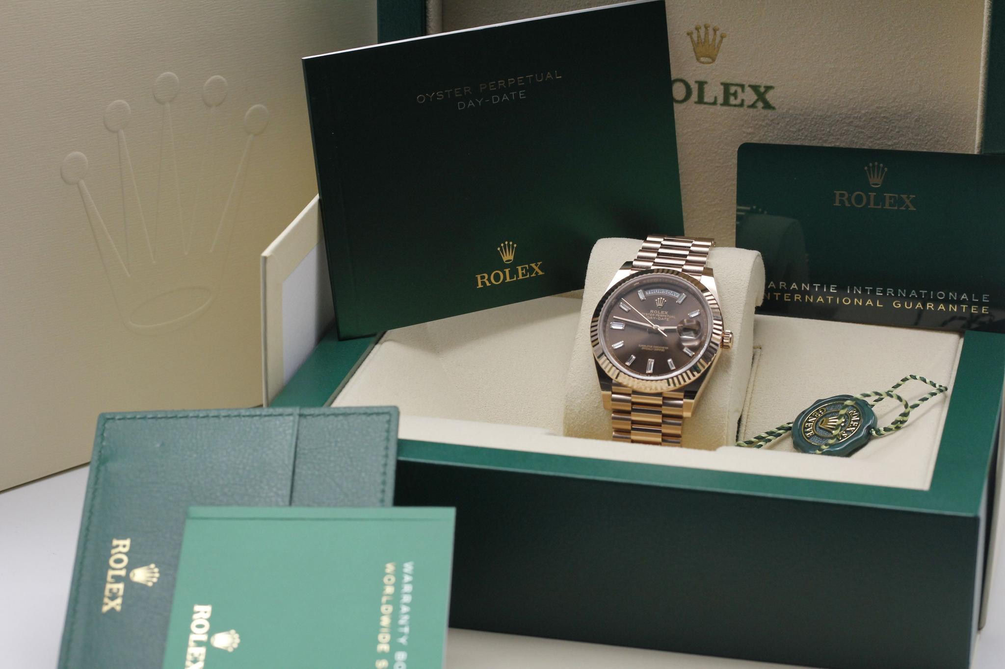 Watch Image 11